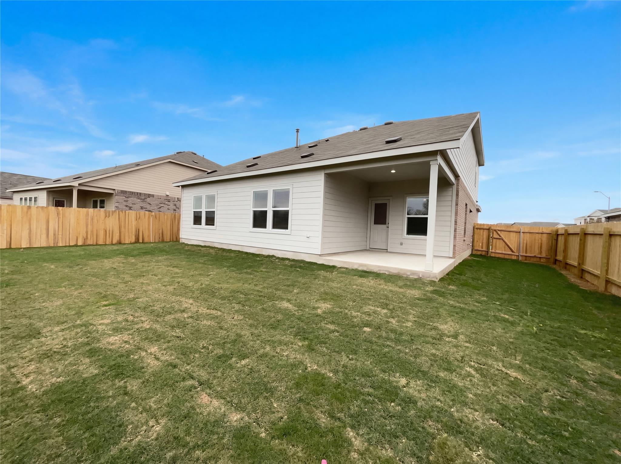 501 Vantage Dr, Hutto, TX 78634