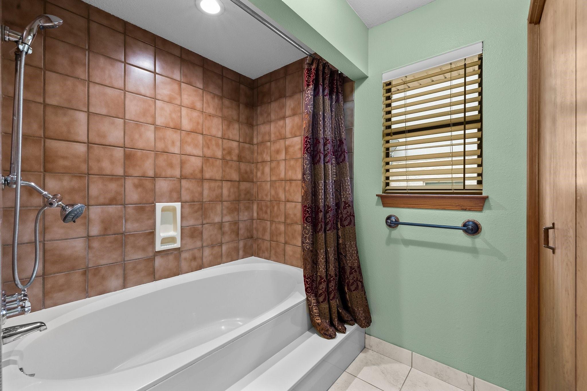 209 Senisa Dr, Buchanan Dam, TX 78609