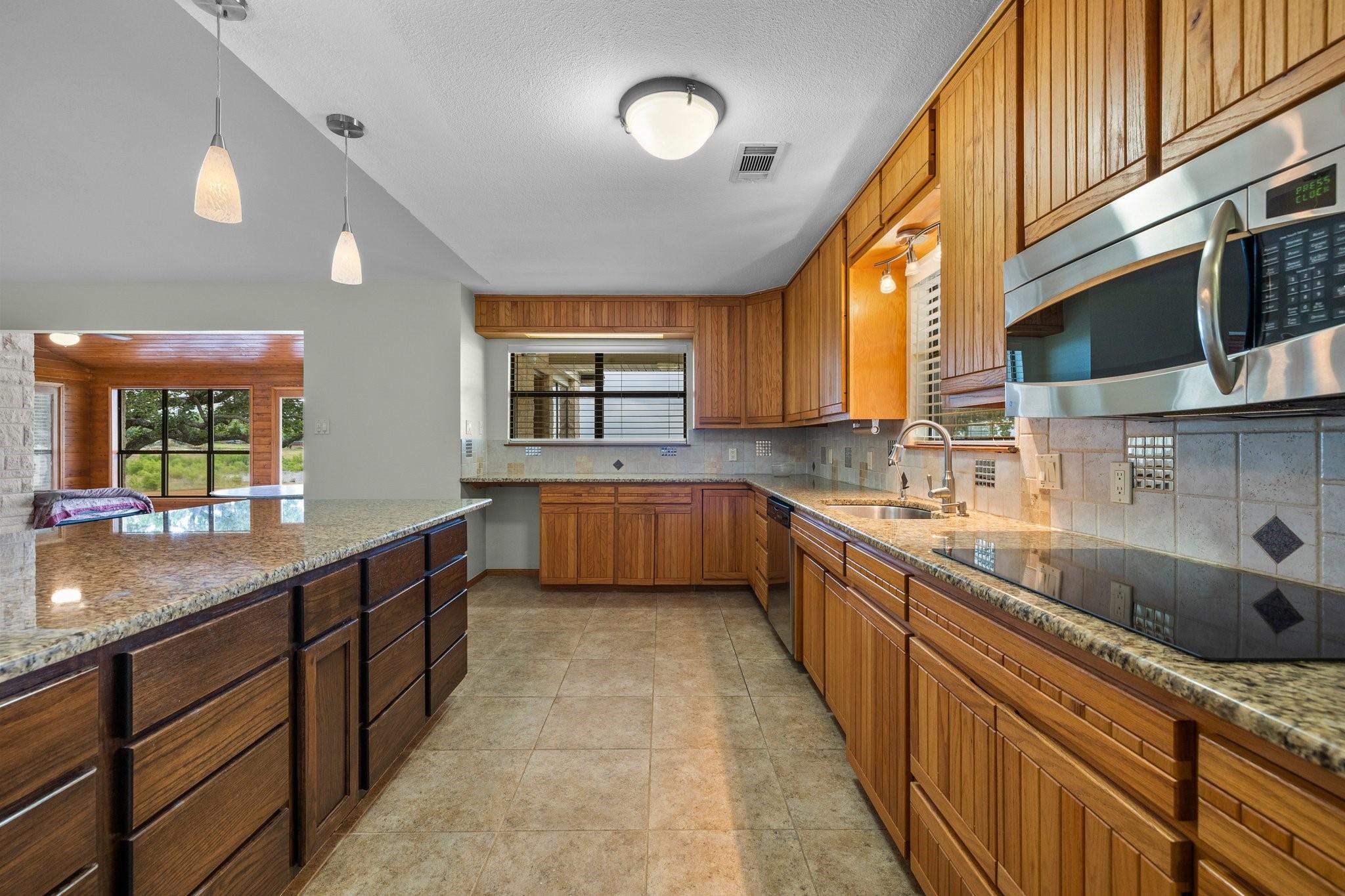 209 Senisa Dr, Buchanan Dam, TX 78609