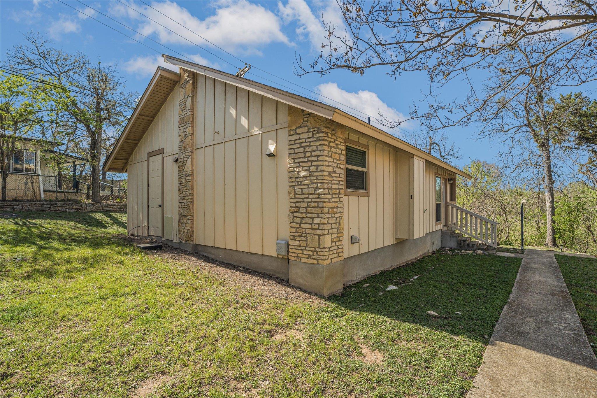 154 Woodcreek Dr # 1, Wimberley, TX 78676