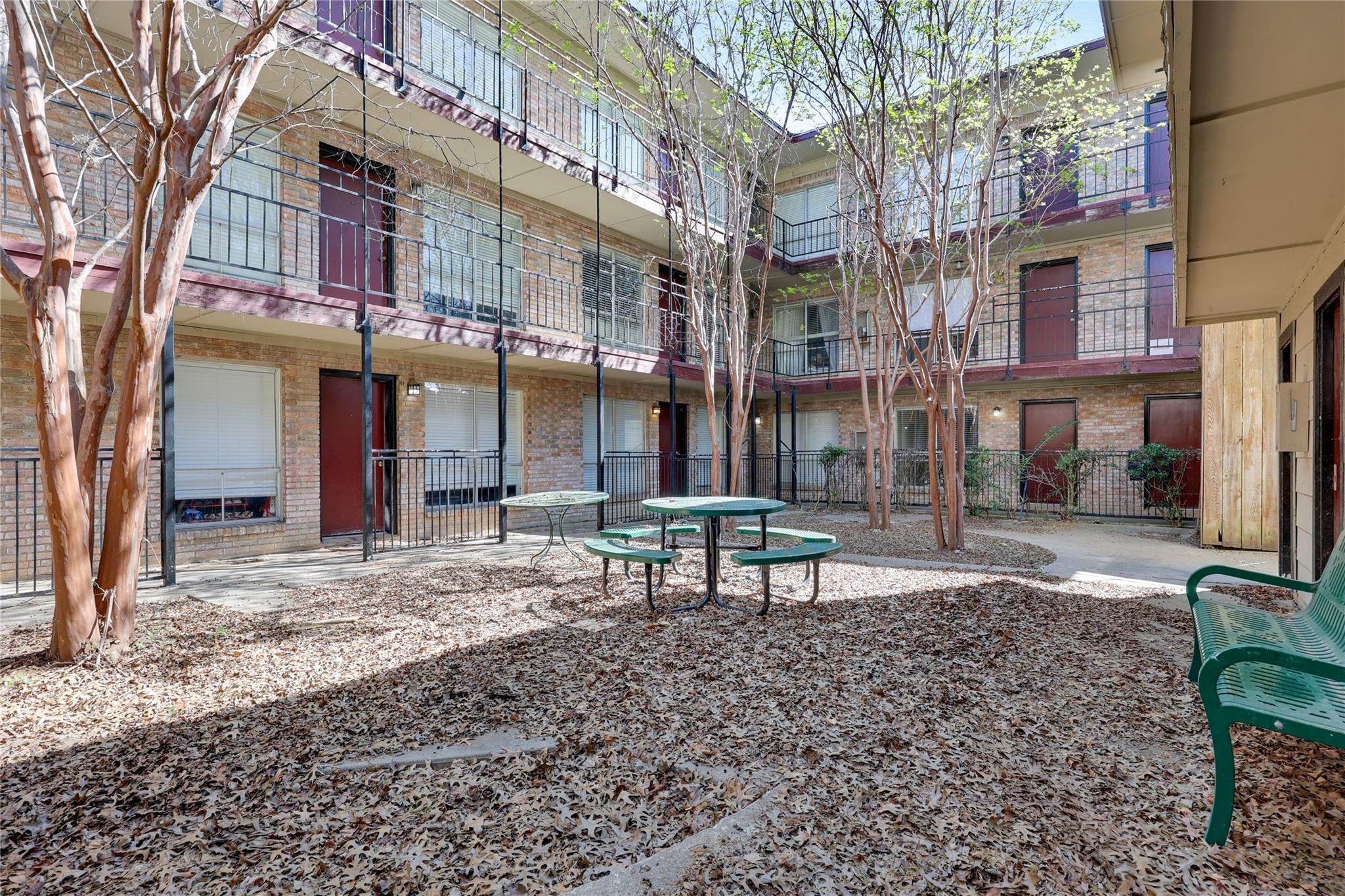 2207 Leon St # 204, Austin, TX 78705