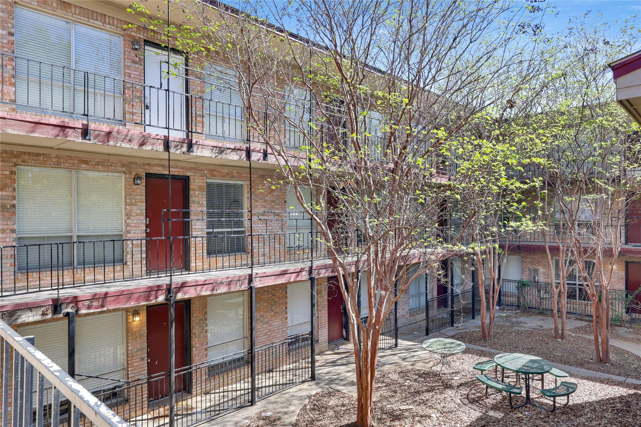 2207 Leon St # 204, Austin, TX 78705