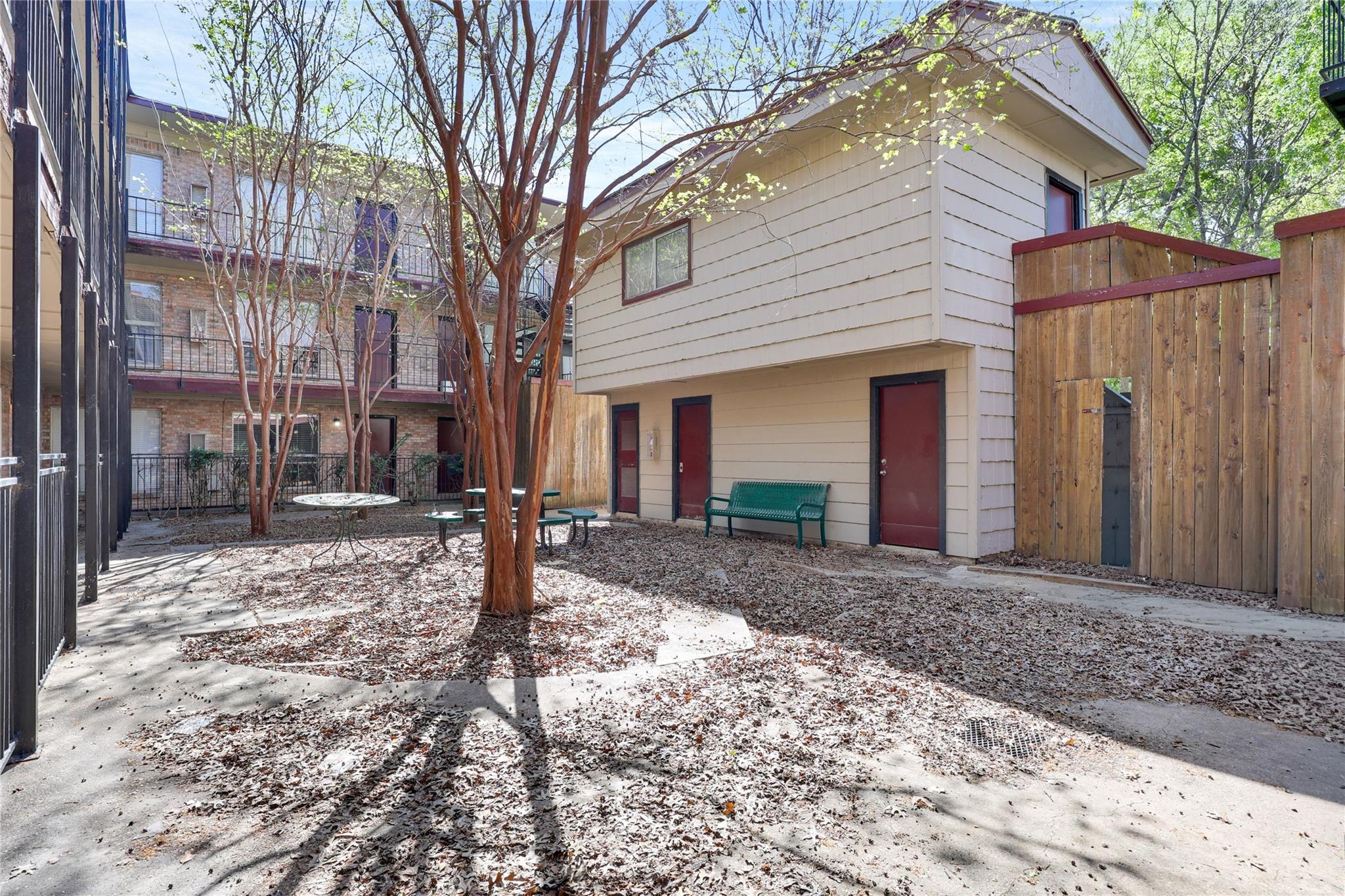 2207 Leon St # 204, Austin, TX 78705
