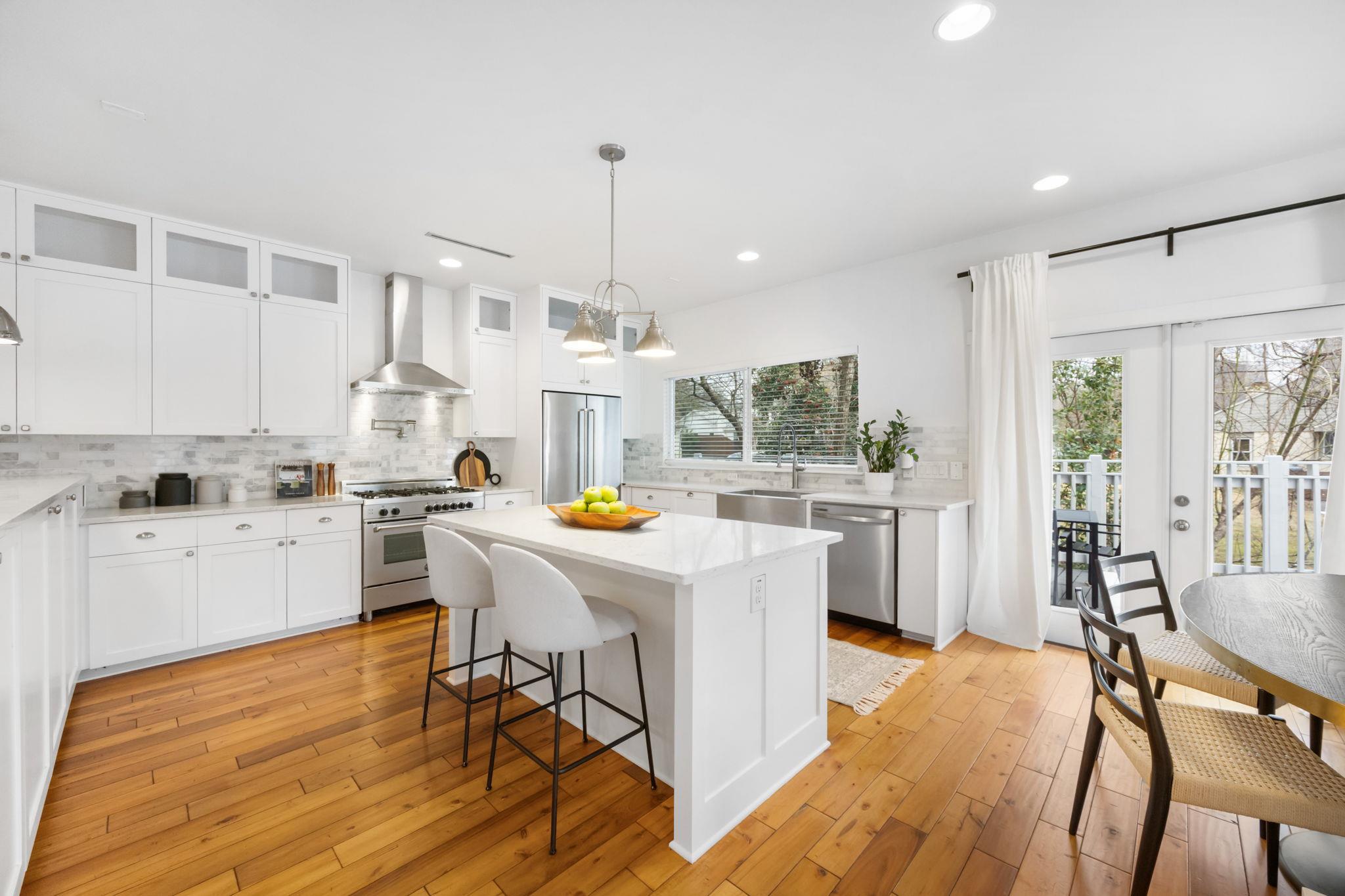 2413 Sharon Ln, Austin, TX 78703