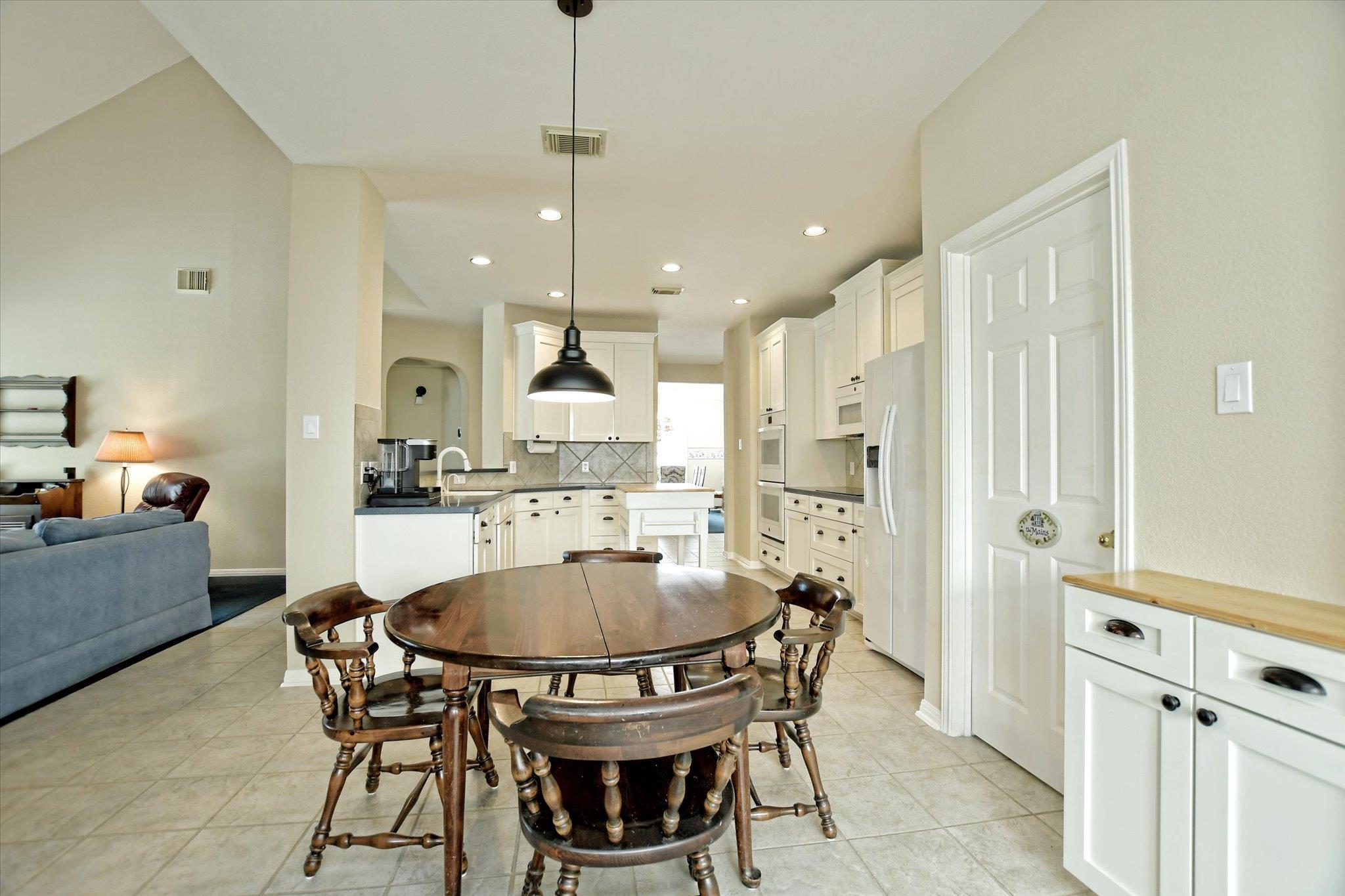 2720 Loyaga Dr, Round Rock, TX 78681