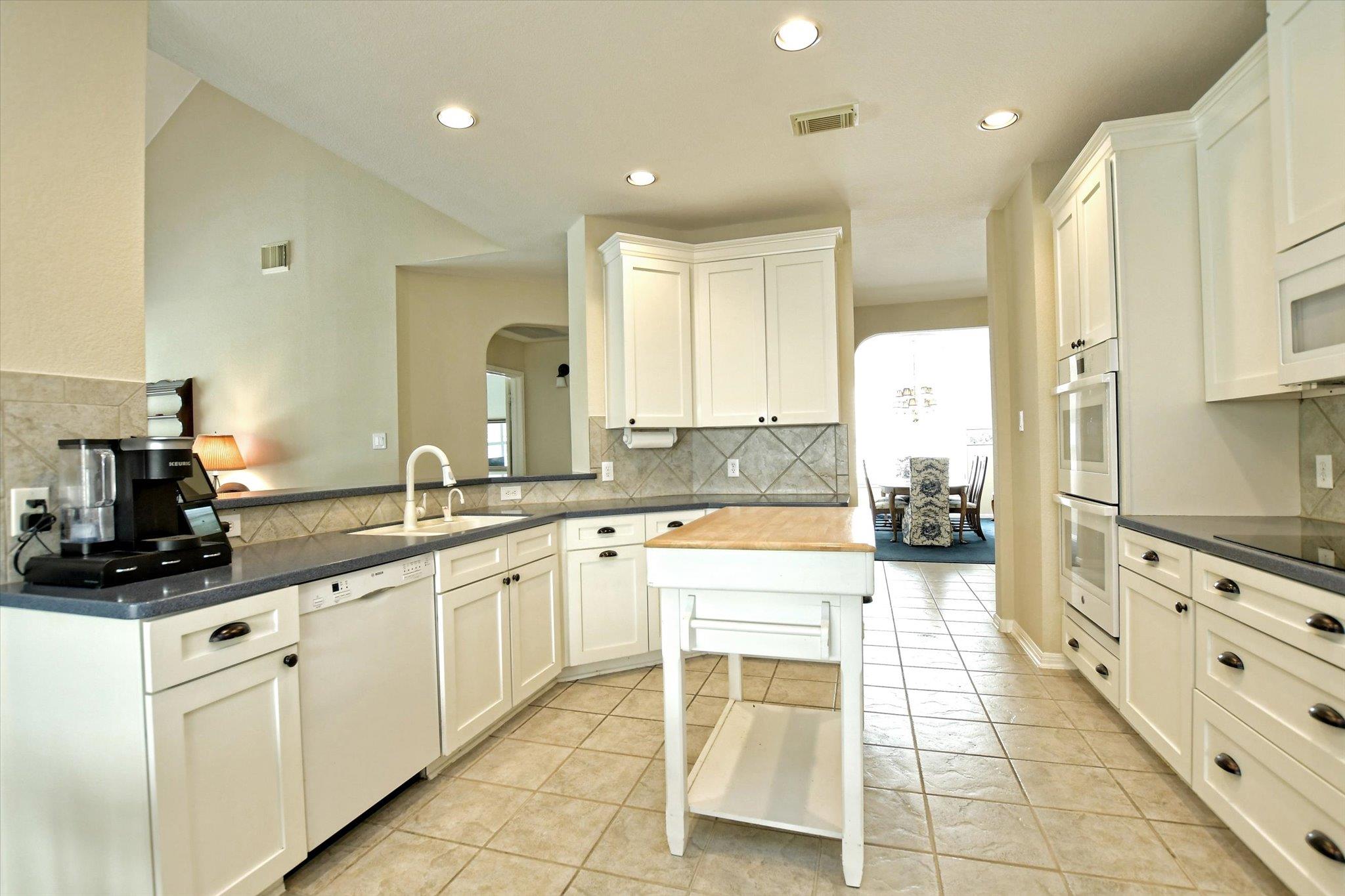 2720 Loyaga Dr, Round Rock, TX 78681