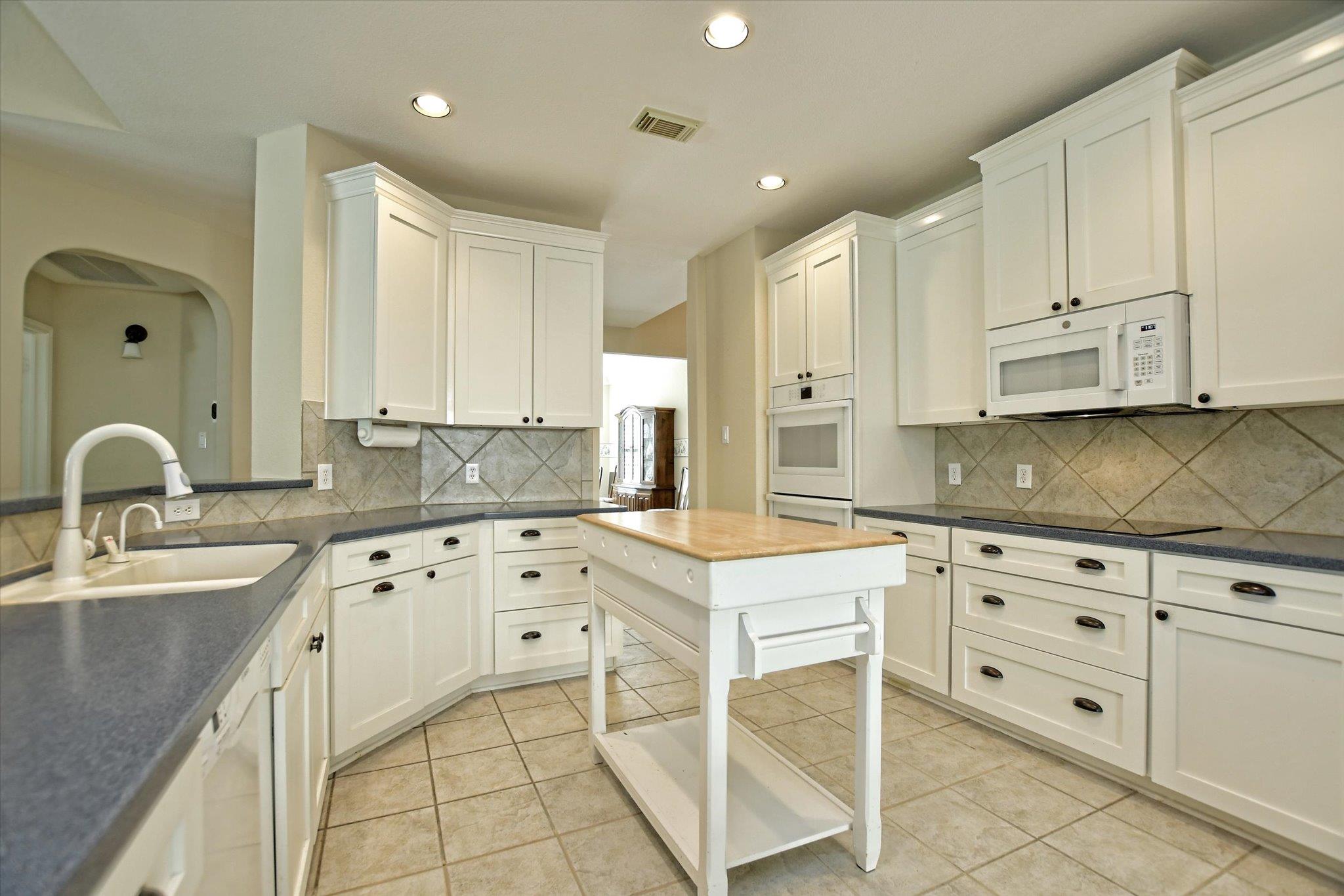 2720 Loyaga Dr, Round Rock, TX 78681