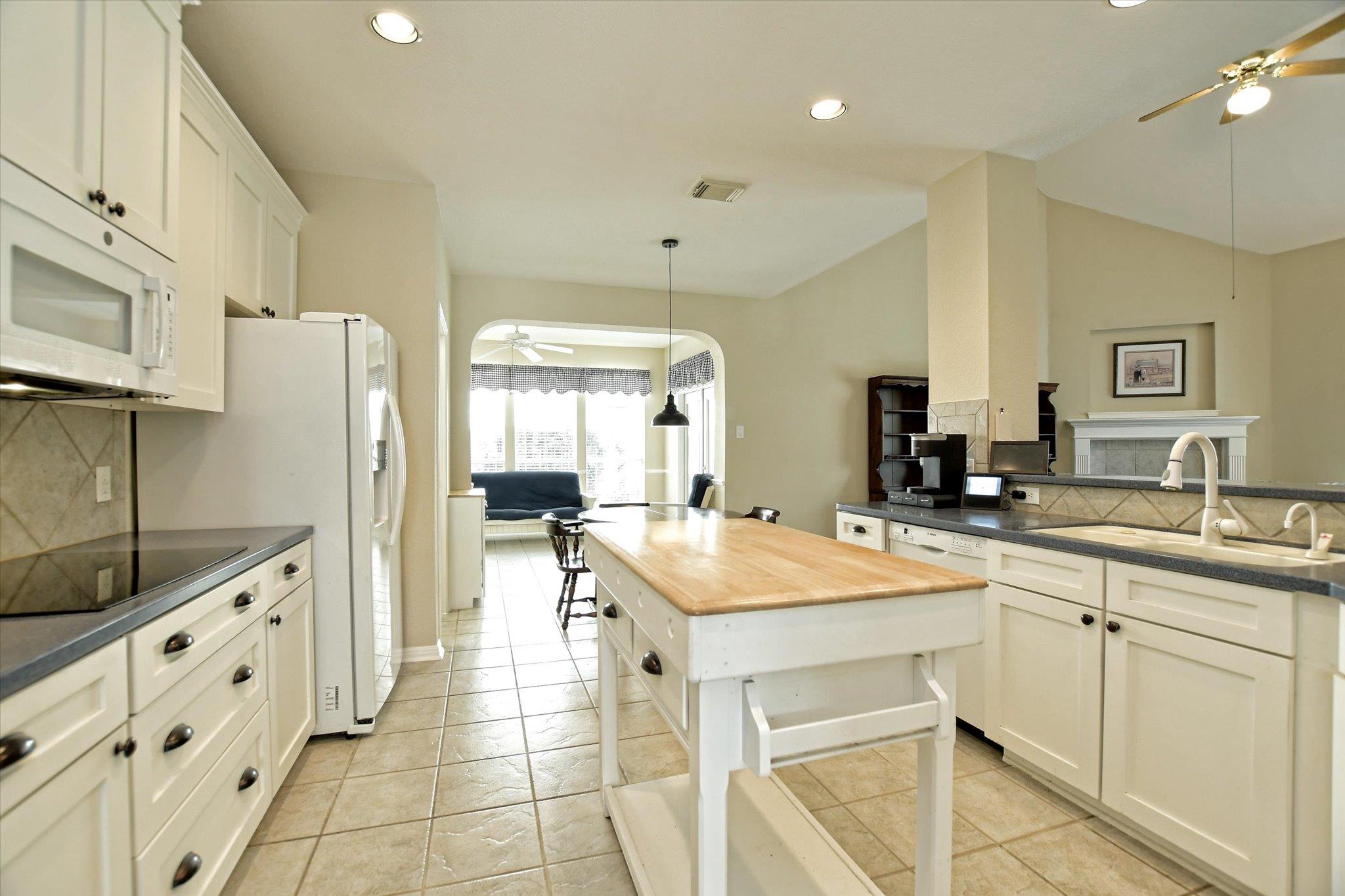 2720 Loyaga Dr, Round Rock, TX 78681