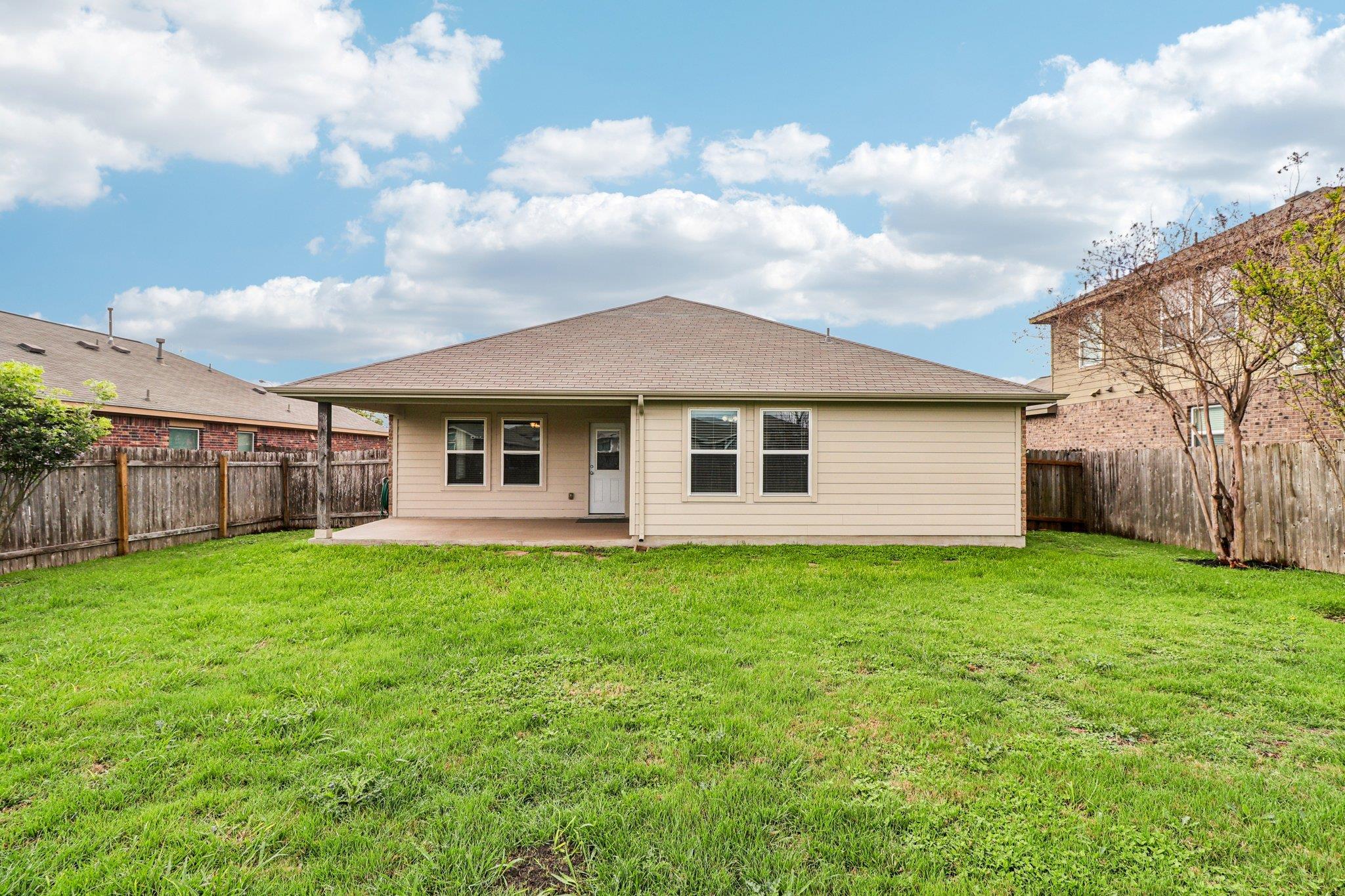 109 Mollie Dr, Hutto, TX 78634