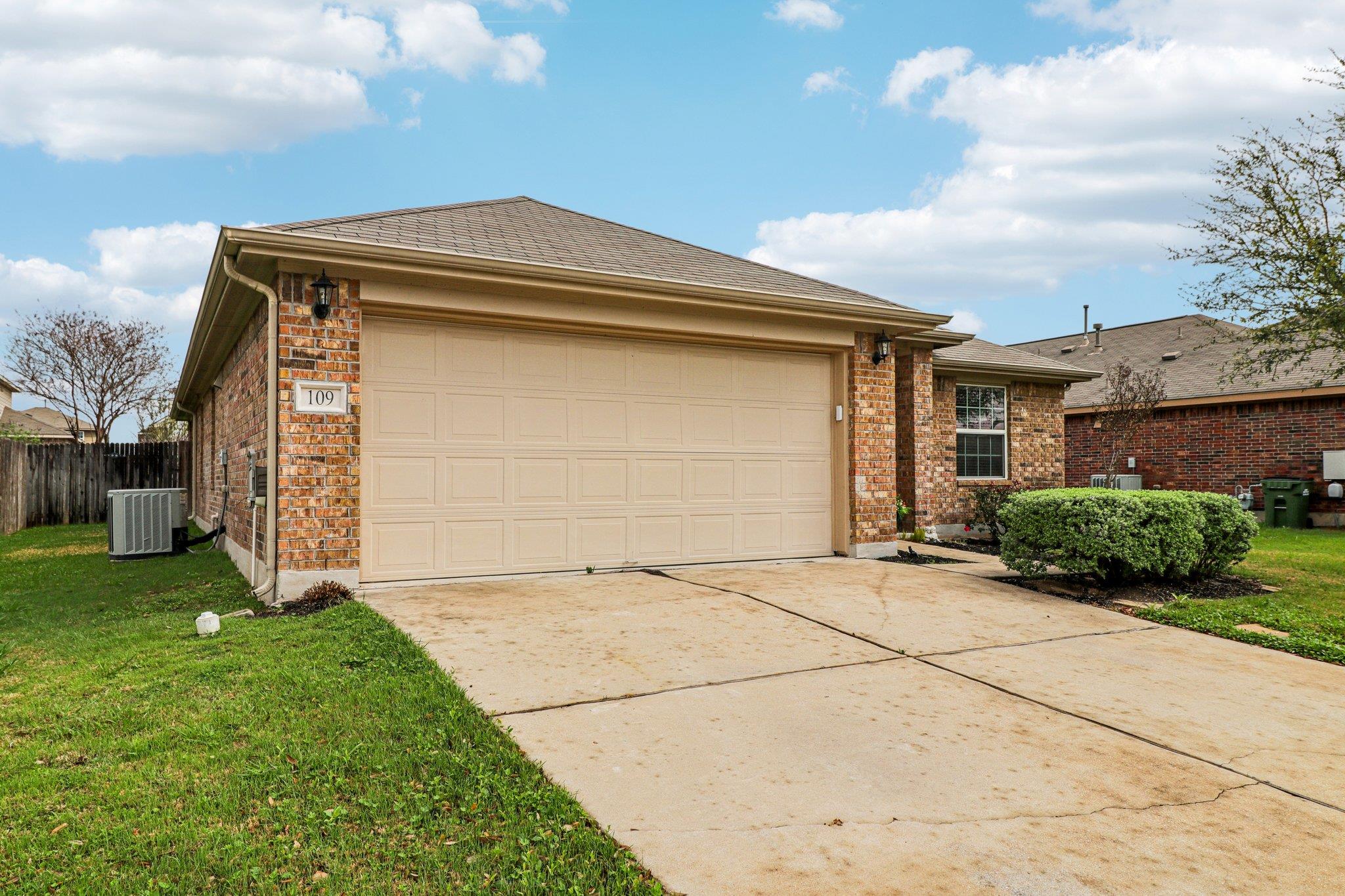109 Mollie Dr, Hutto, TX 78634