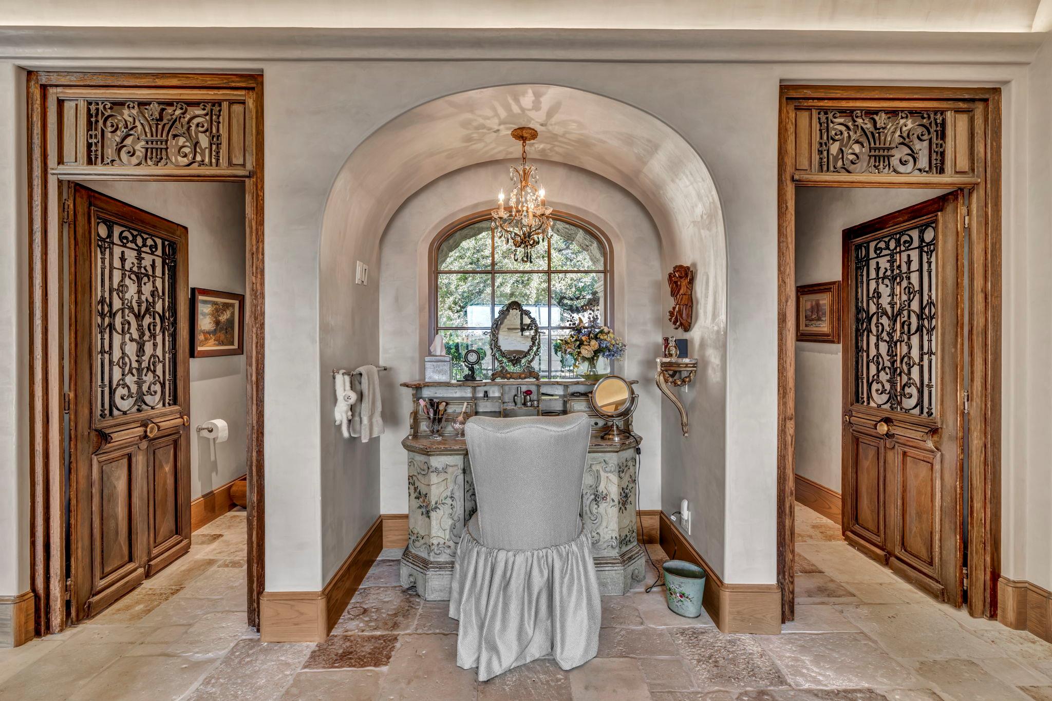 419 Lighthouse Dr, Horseshoe Bay, TX 78657