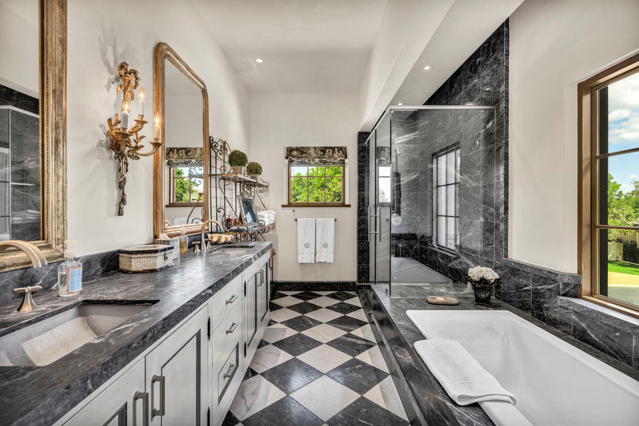 419 Lighthouse Dr, Horseshoe Bay, TX 78657