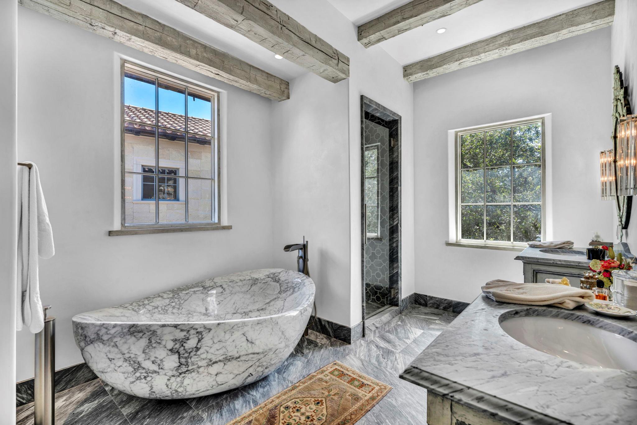 419 Lighthouse Dr, Horseshoe Bay, TX 78657