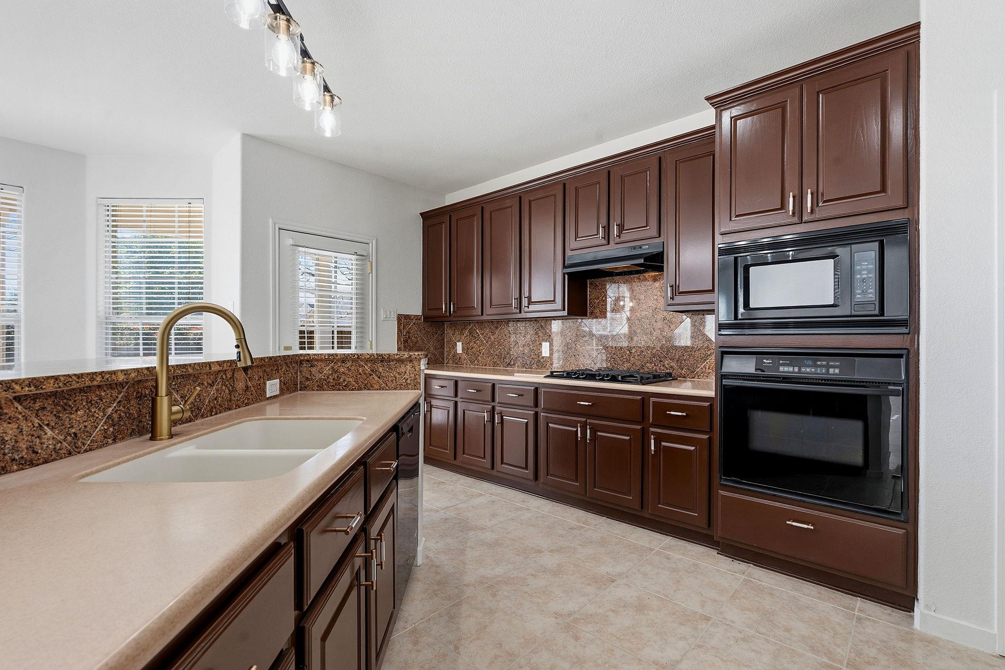 901 Ambrose Dr, Pflugerville, TX 78660