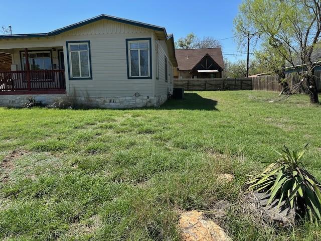 802 Magnolia Ln, Cottonwood Shores, TX 78657