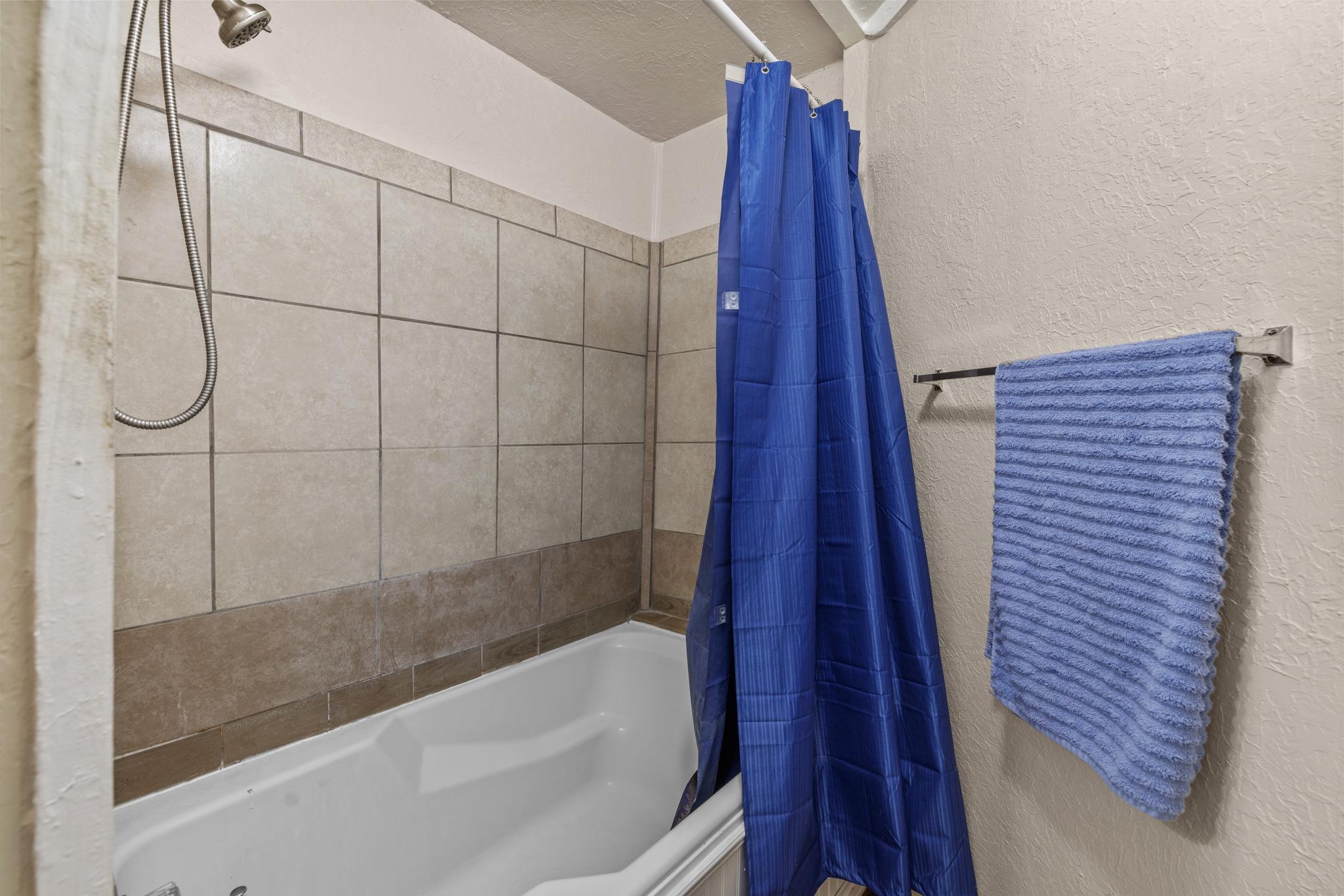 10600 Turkey Bend Dr, Jonestown, TX 78645