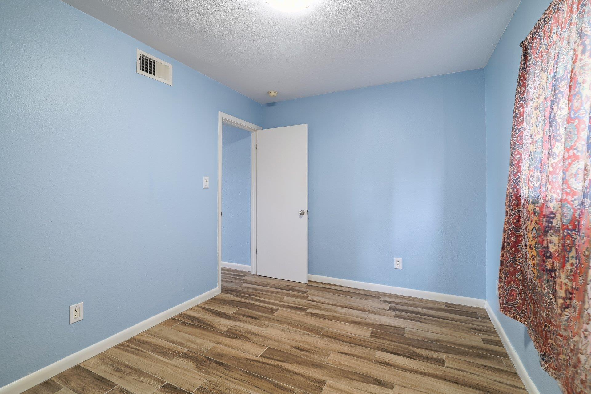 2302 East Side Dr # 23, Austin, TX 78704