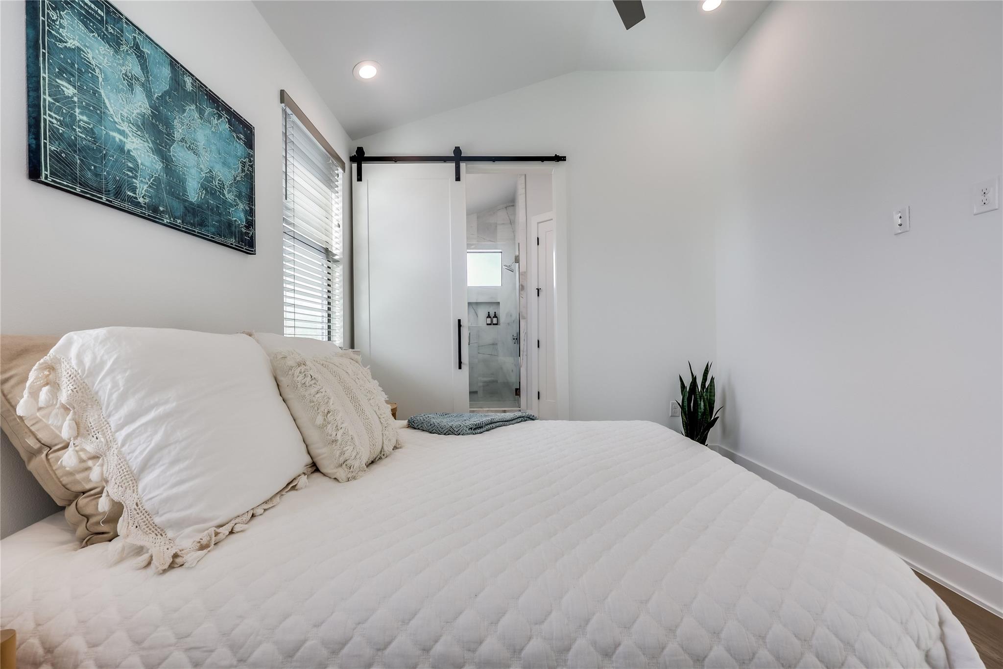1208 Walnut Ave # 2, Austin, TX 78702