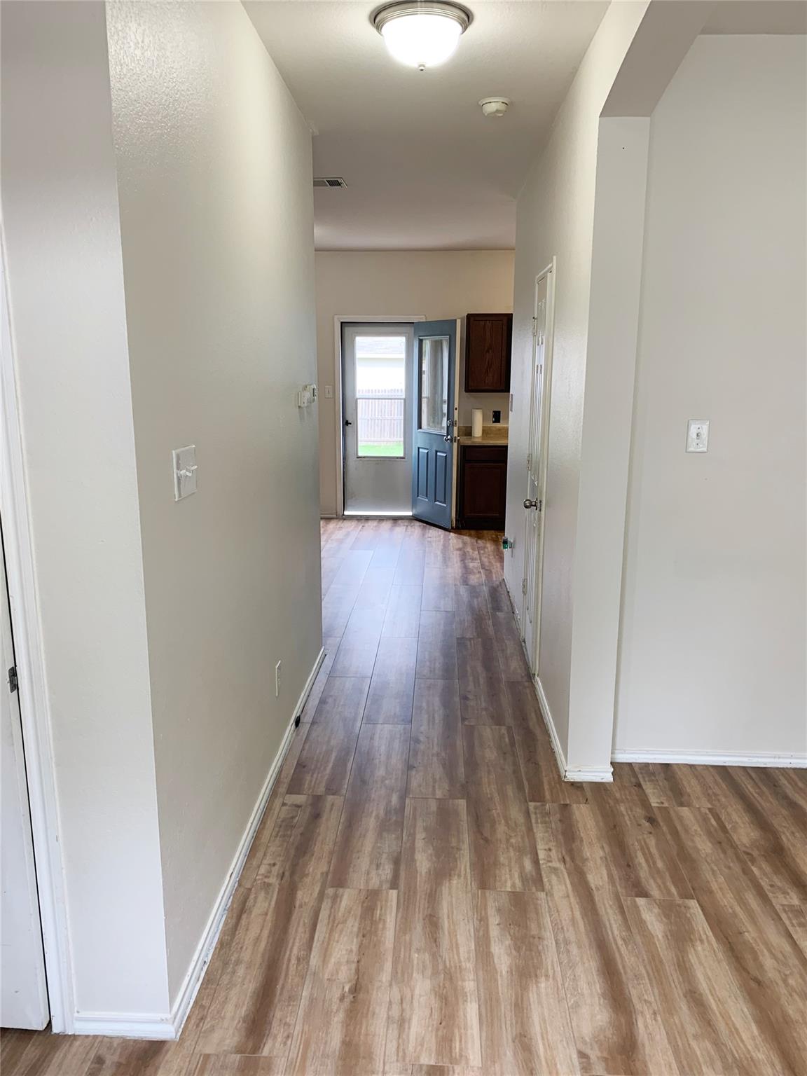 719 Decker Dr, Hutto, TX 78634