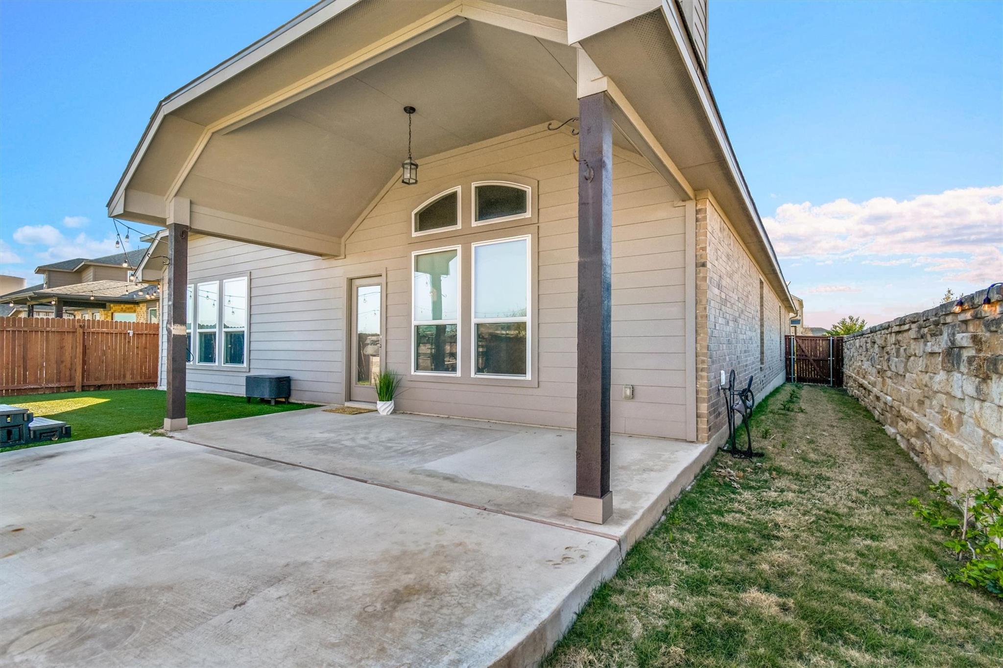 101 Double Mountain Rd, Liberty Hill, TX 78642