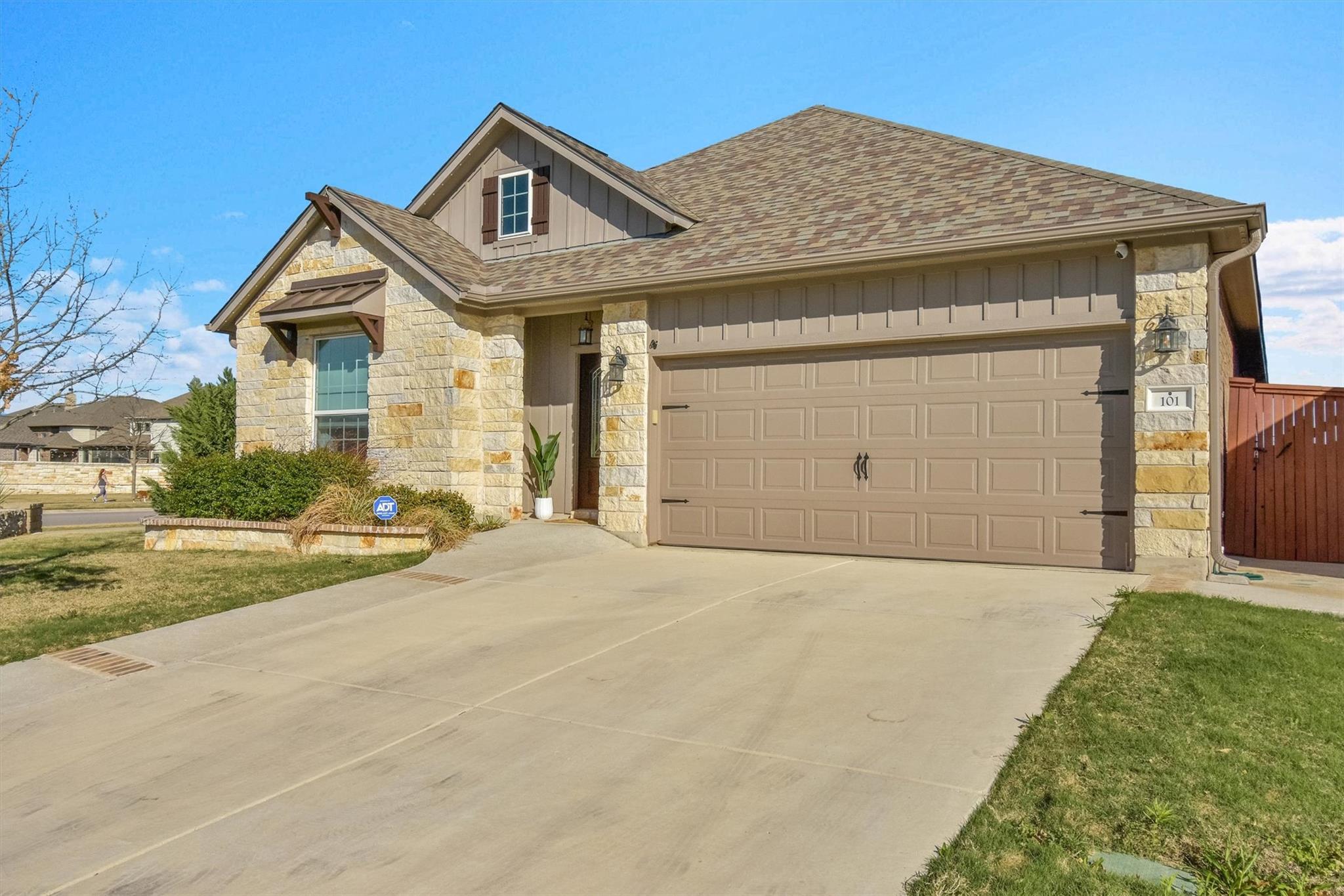 101 Double Mountain Rd, Liberty Hill, TX 78642