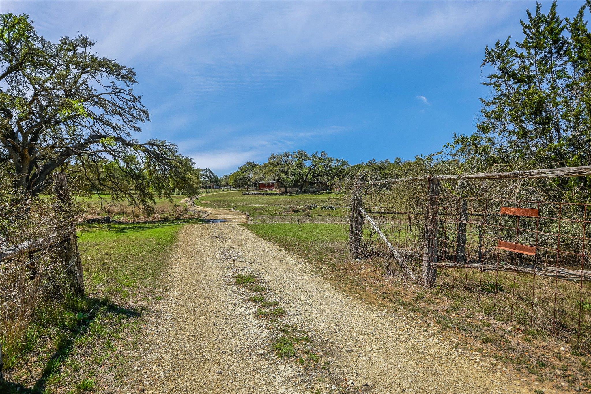 5421 PURGATORY Rd, San Marcos, TX 78666