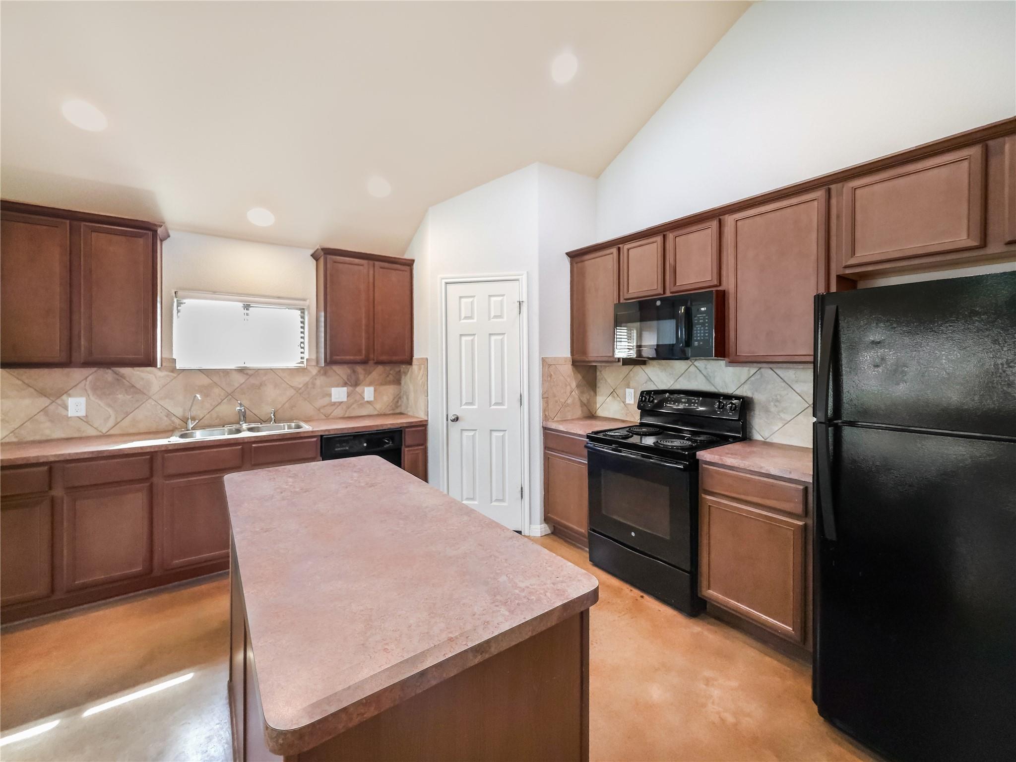 120 Lost Oaks Ct, Liberty Hill, TX 78642