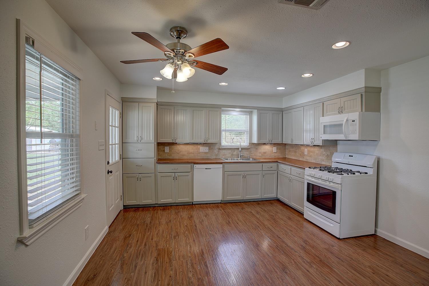 1307 Vine St, Georgetown, TX 78626