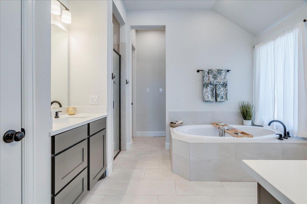 186 Prickly Poppy Loop, Kyle, TX 78640