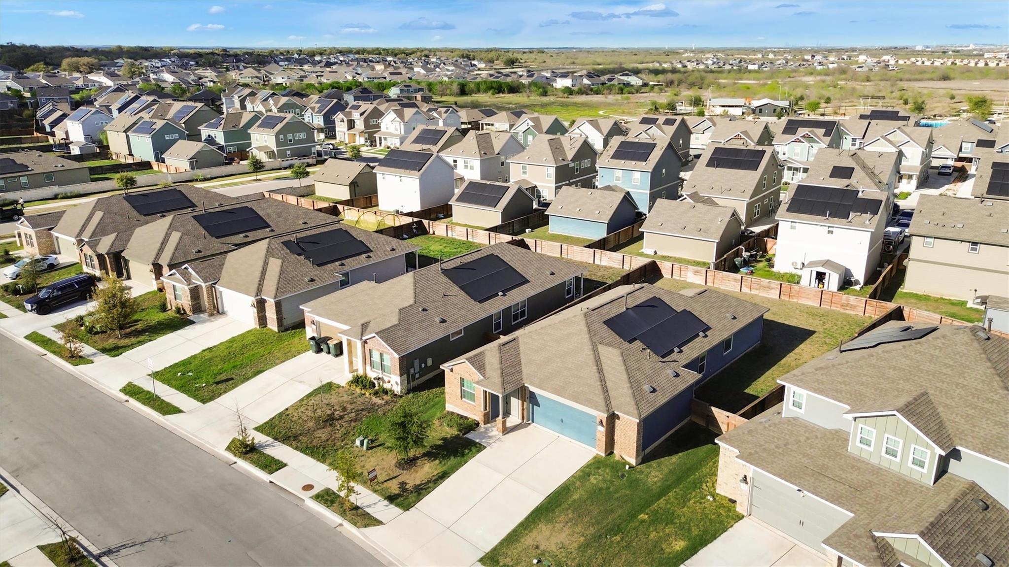 261 Madrid, Kyle, TX 78640