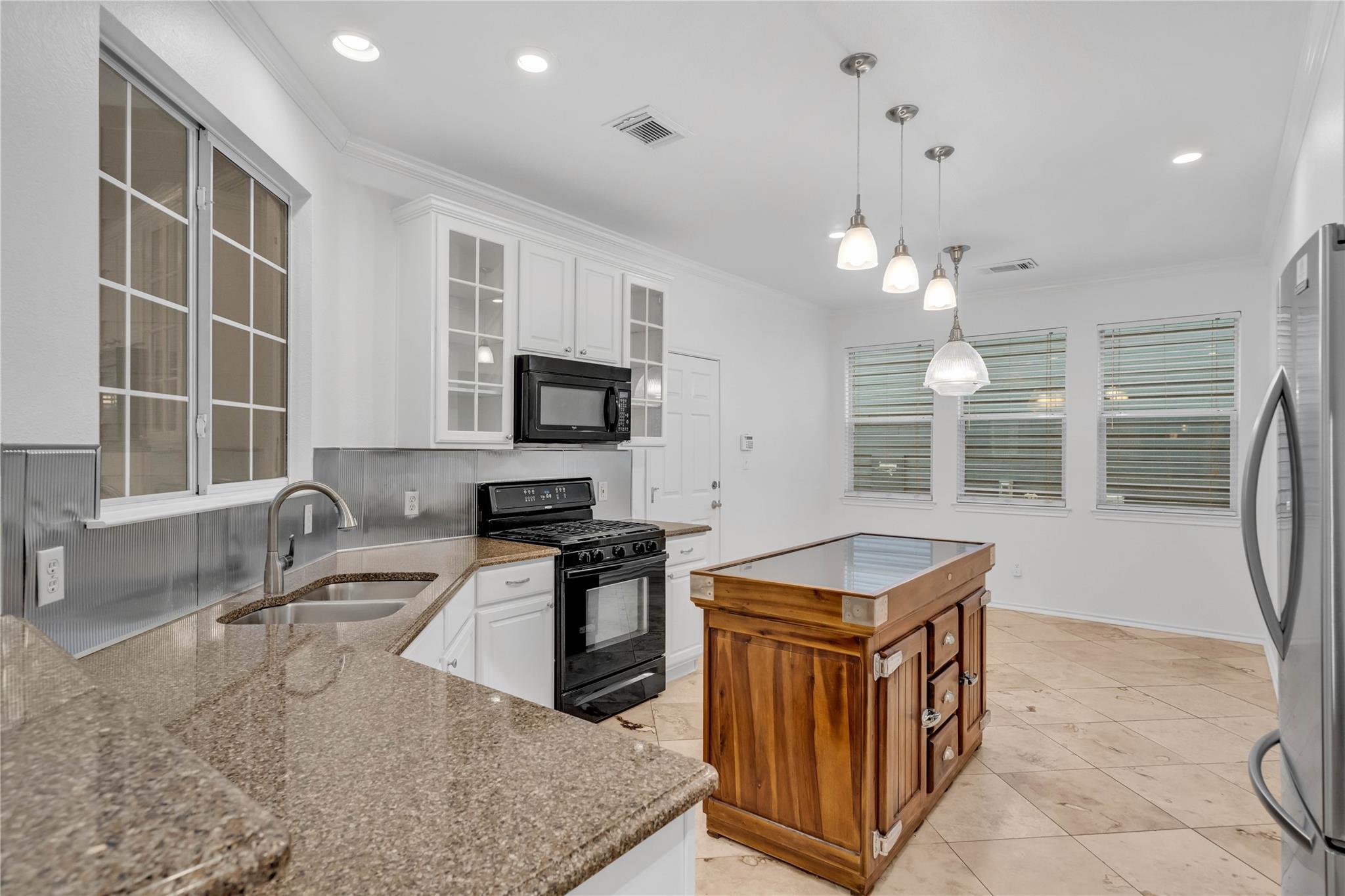 2606 Kinney Oaks Ct, Austin, TX 78704