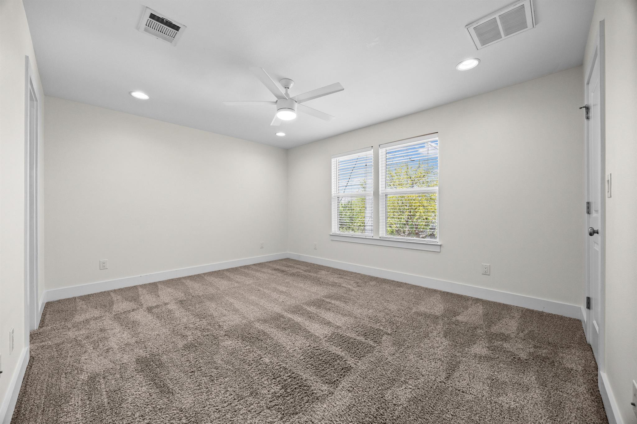 7312 E Ben White Blvd # 10, Austin, TX 78741