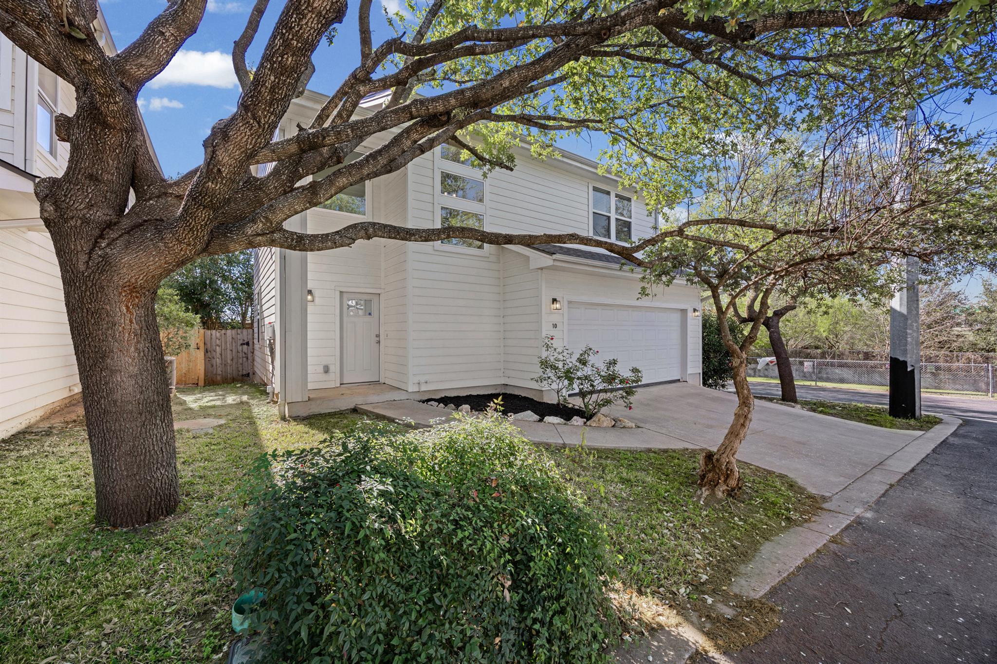 7312 E Ben White Blvd # 10, Austin, TX 78741
