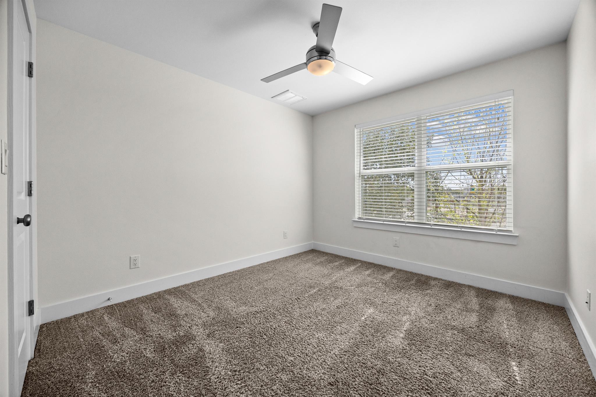 7312 E Ben White Blvd # 10, Austin, TX 78741