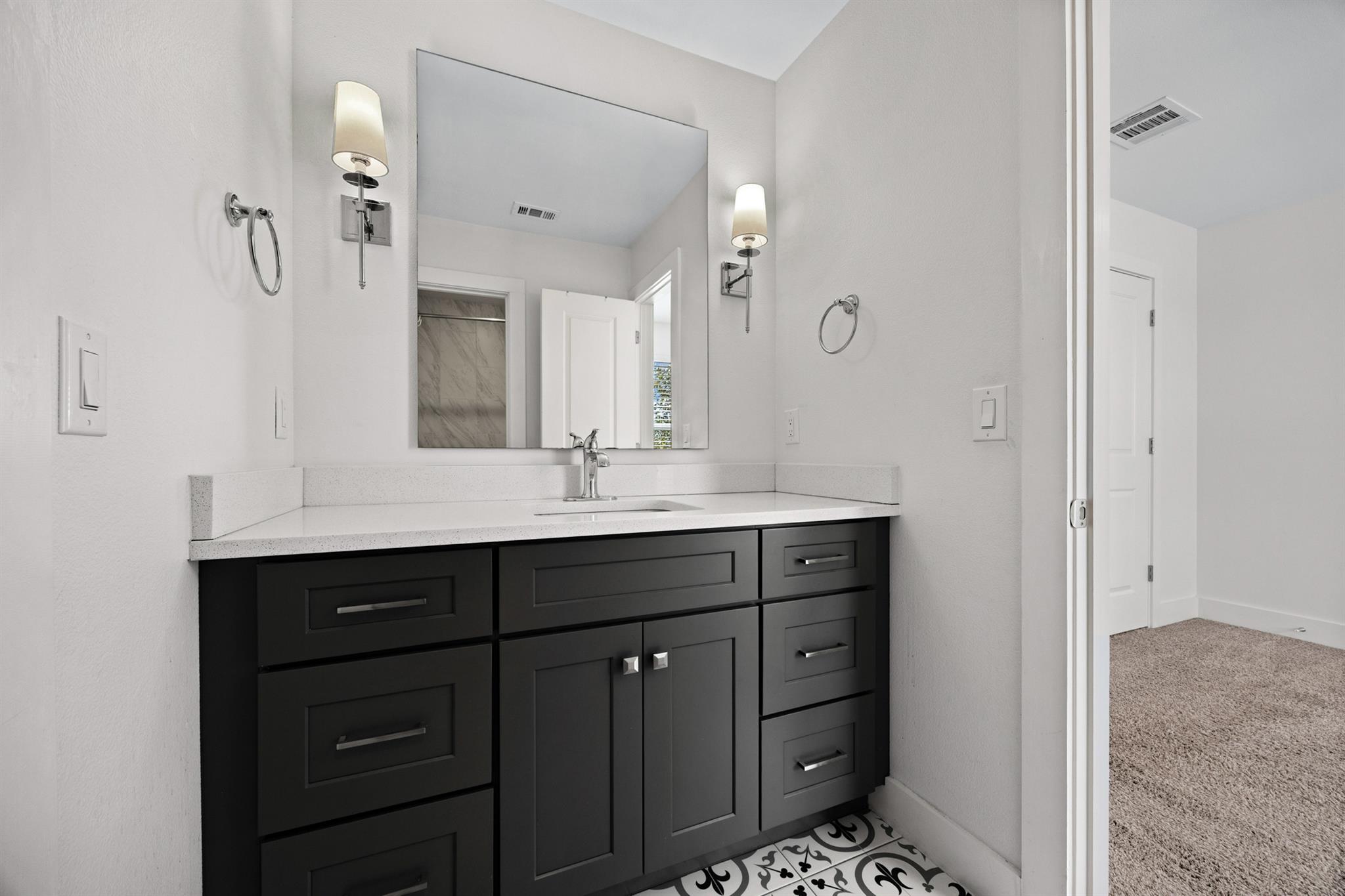 7312 E Ben White Blvd # 10, Austin, TX 78741