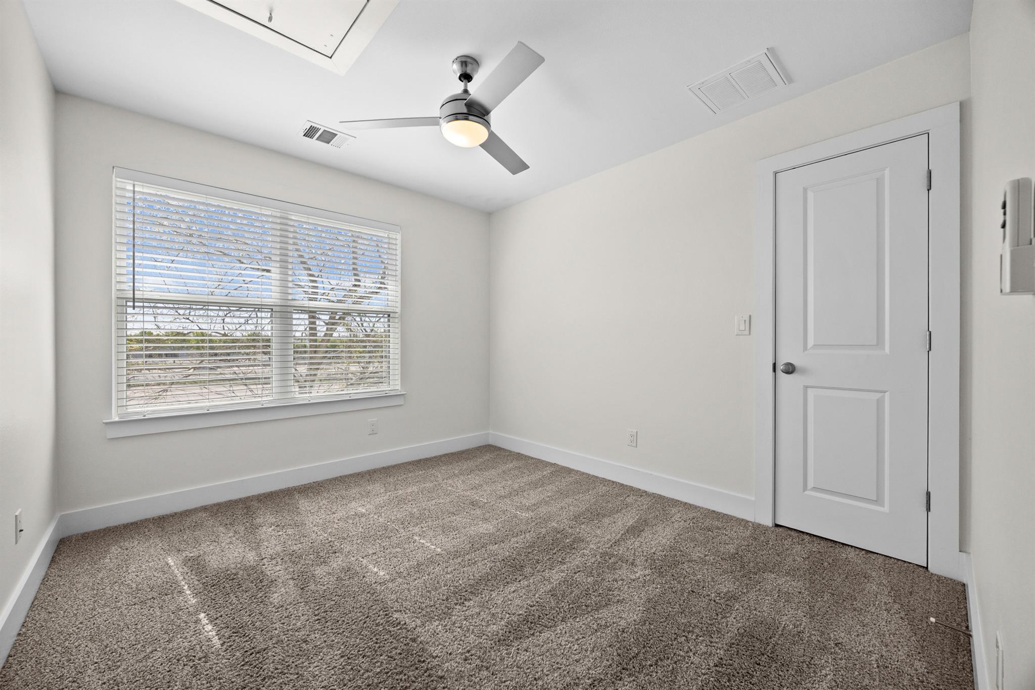 7312 E Ben White Blvd # 10, Austin, TX 78741