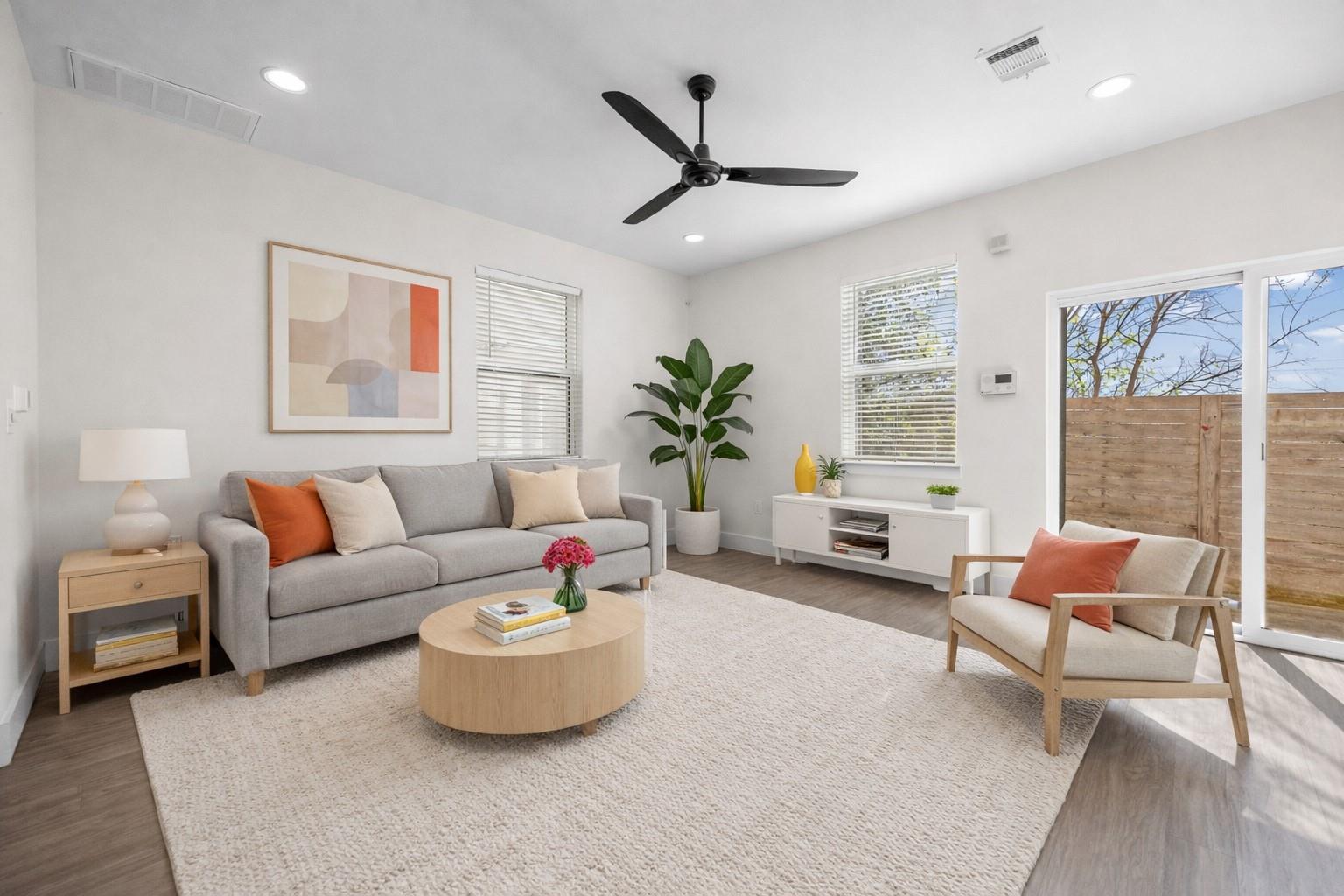 7312 E Ben White Blvd # 10, Austin, TX 78741