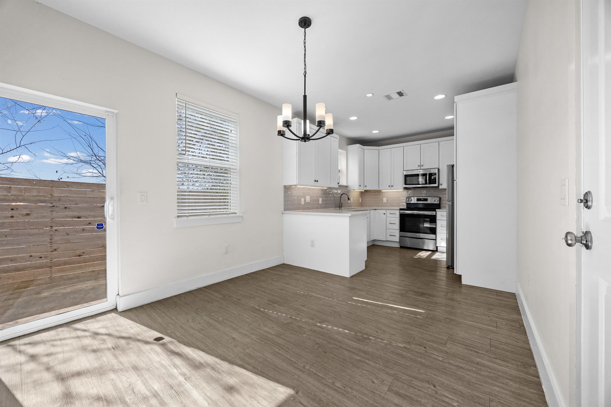 7312 E Ben White Blvd # 10, Austin, TX 78741