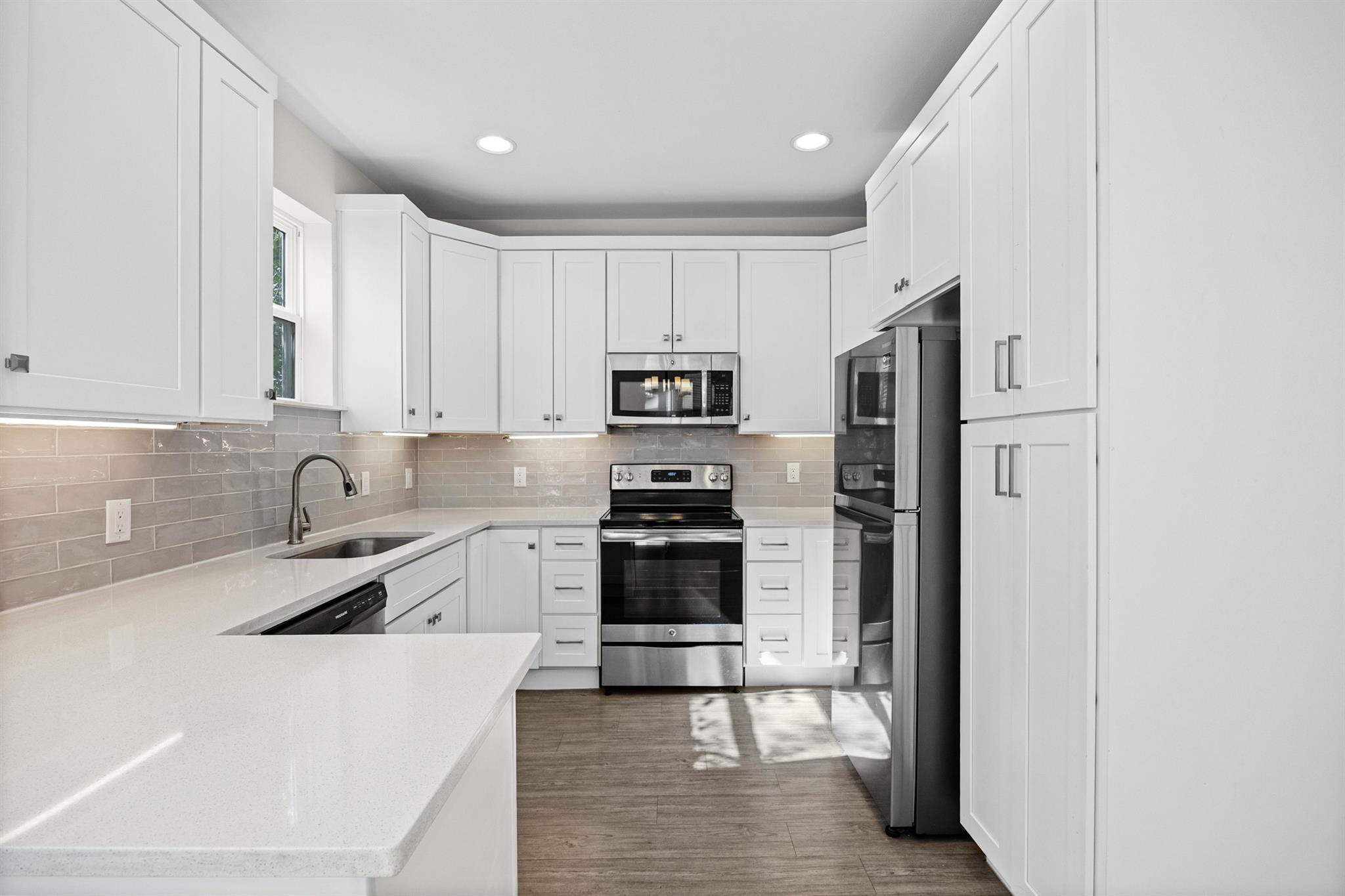 7312 E Ben White Blvd # 10, Austin, TX 78741