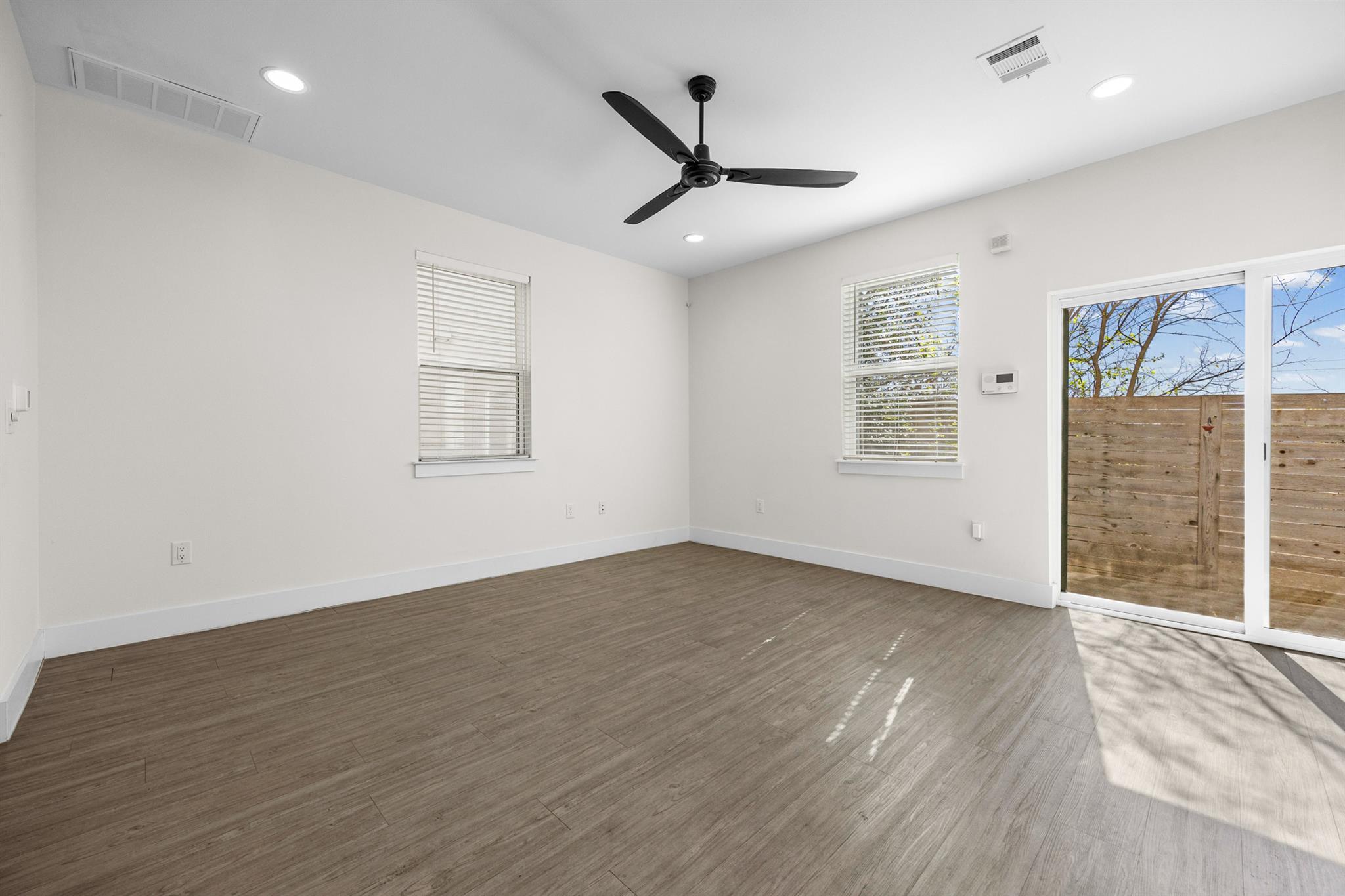 7312 E Ben White Blvd # 10, Austin, TX 78741