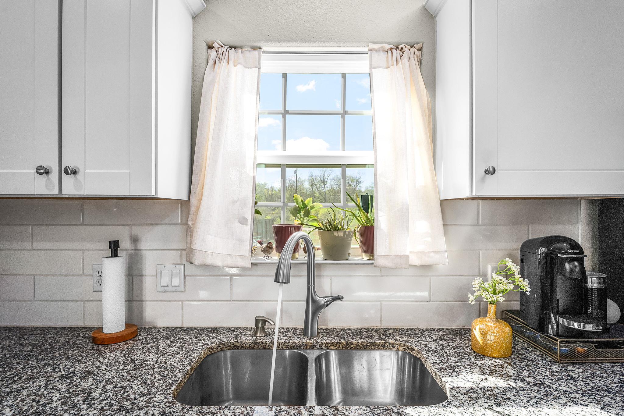 224 Spruce Ave, Luling, TX 78648