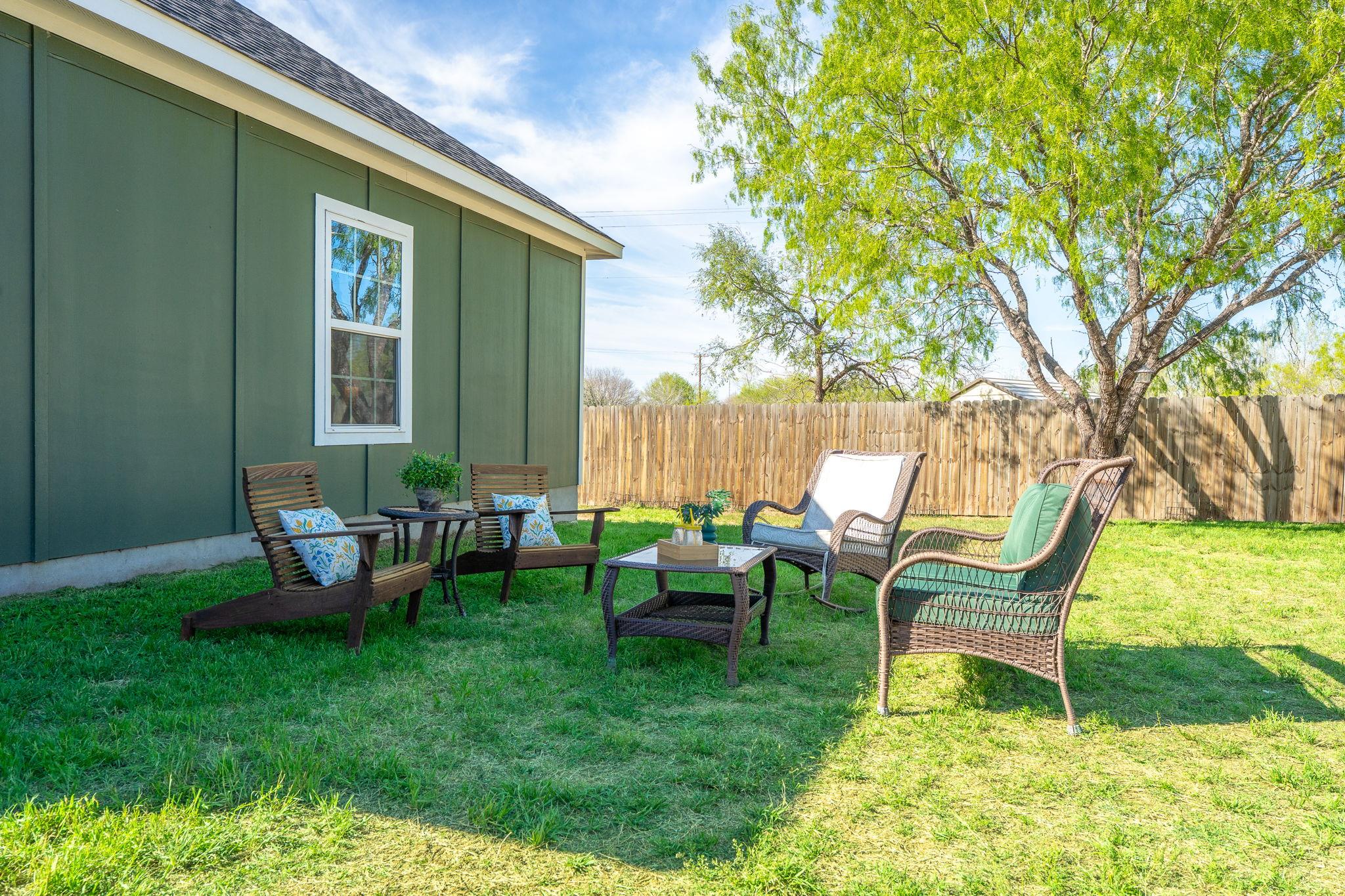 224 Spruce Ave, Luling, TX 78648