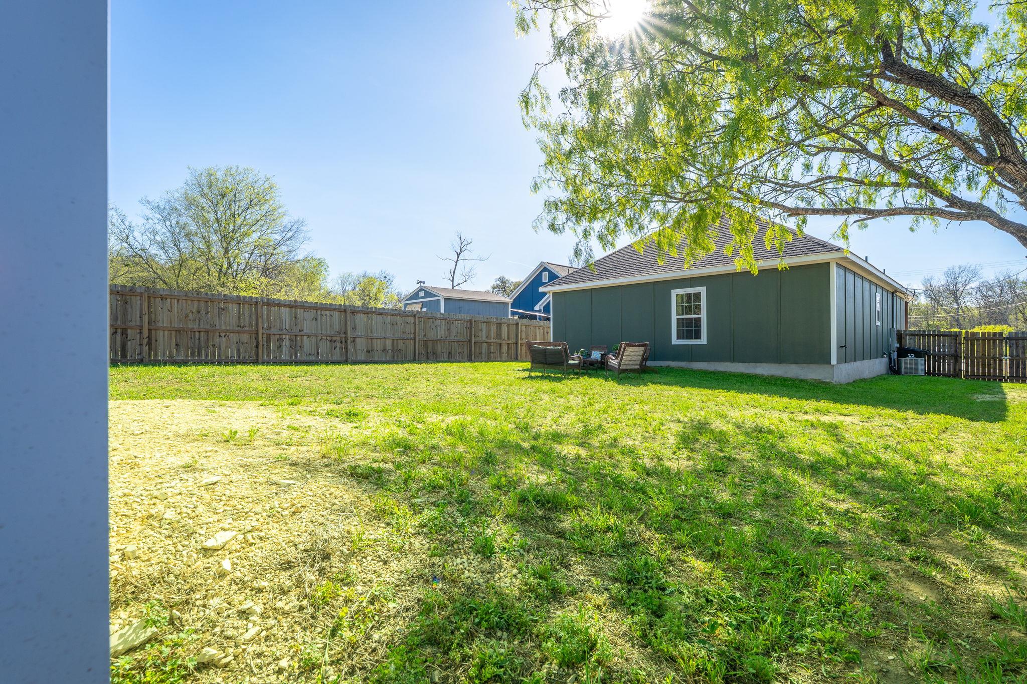 224 Spruce Ave, Luling, TX 78648