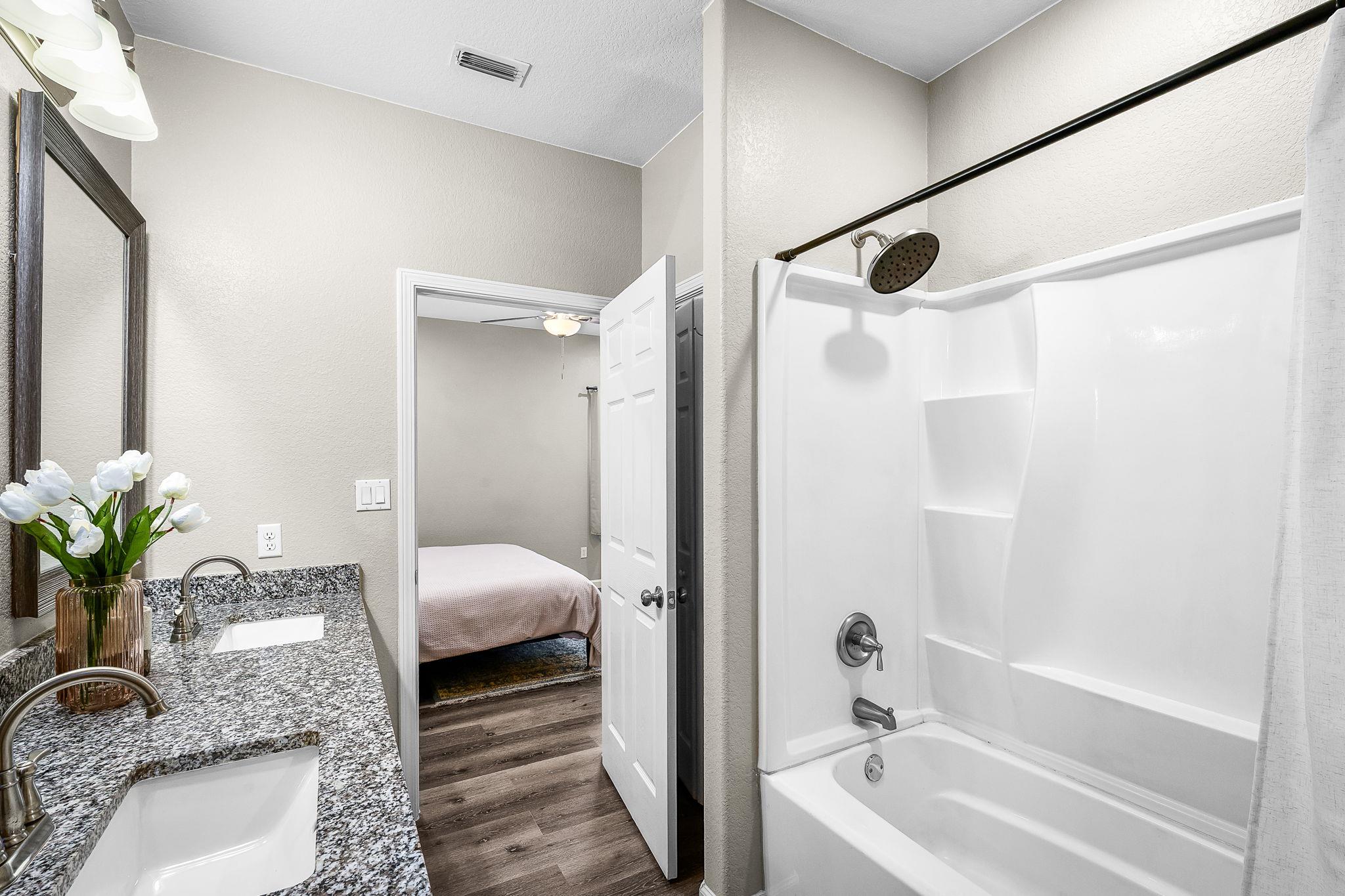 224 Spruce Ave, Luling, TX 78648