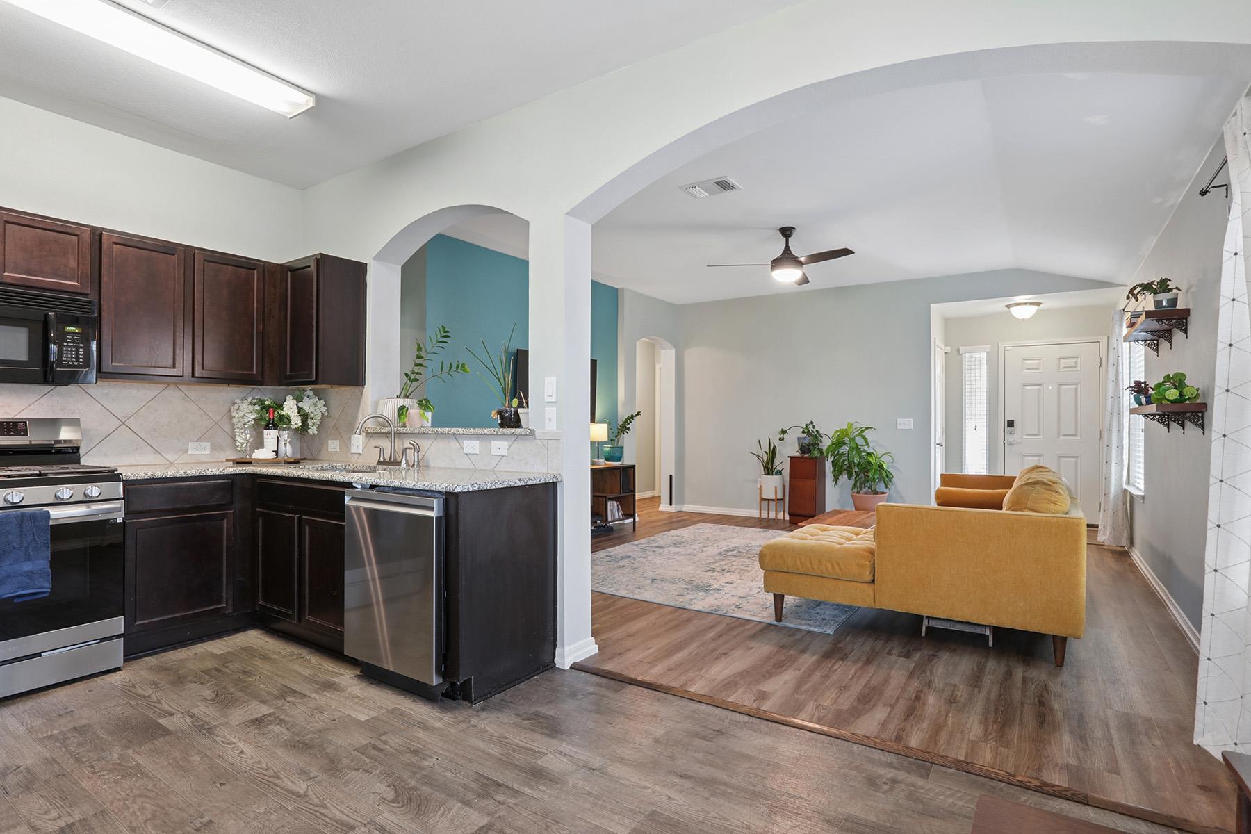 13804 Sierra Wind Ln, Elgin, TX 78621