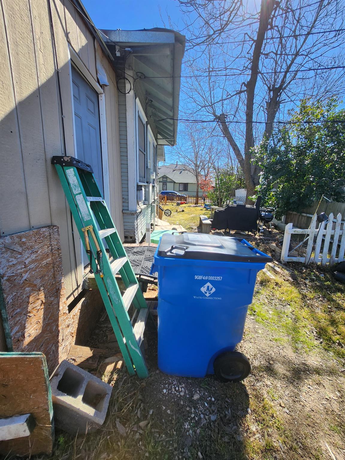 502 W 4th St, Taylor, TX 76574