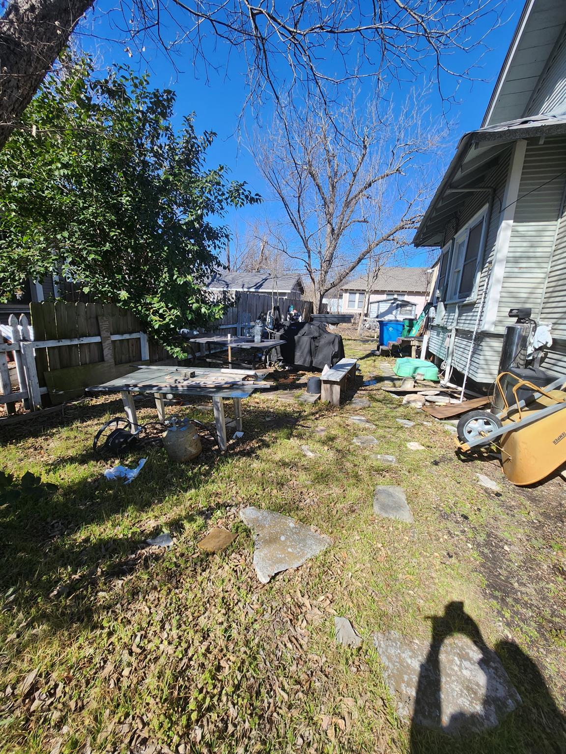 502 W 4th St, Taylor, TX 76574