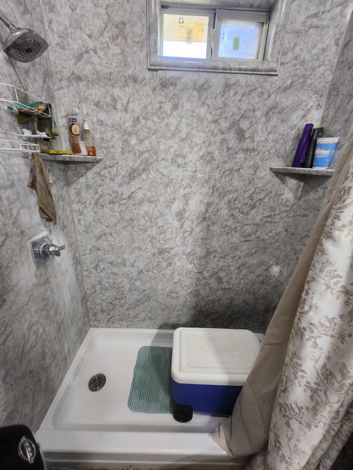 502 W 4th St, Taylor, TX 76574