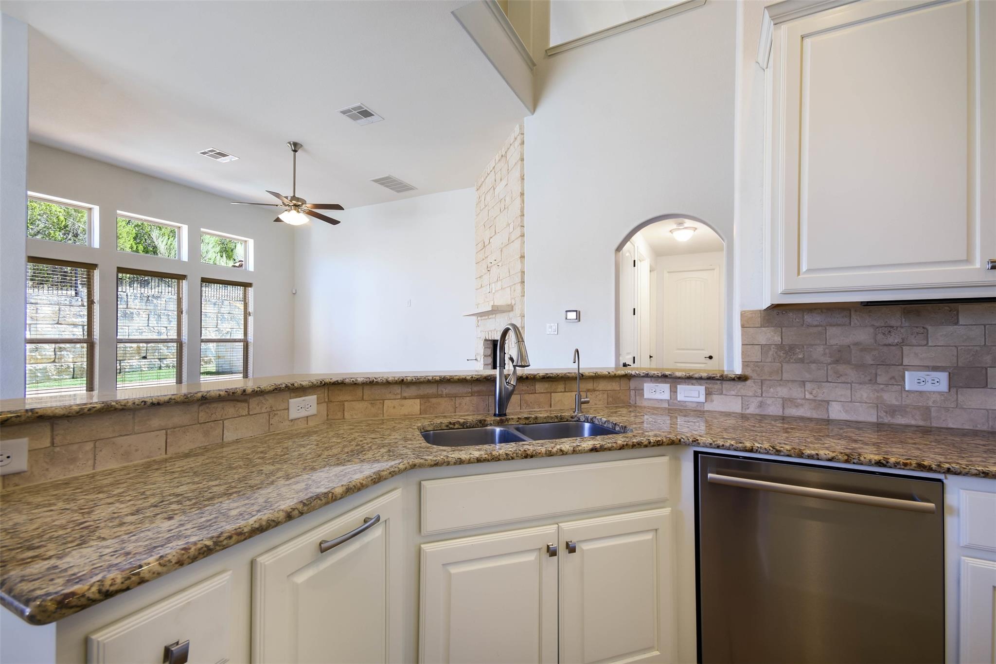 203 Antigua Way, Lakeway, TX 78738