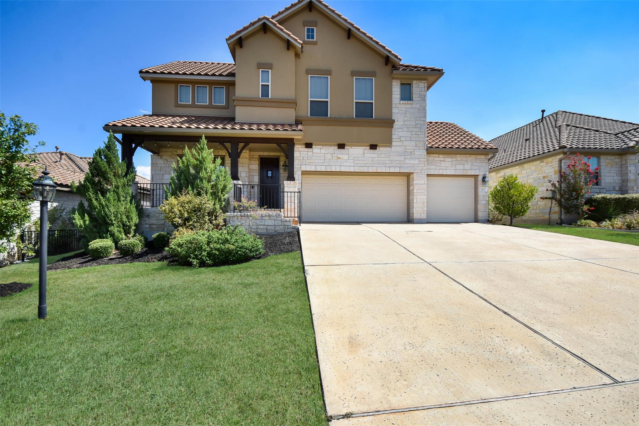 203 Antigua Way, Lakeway, TX 78738